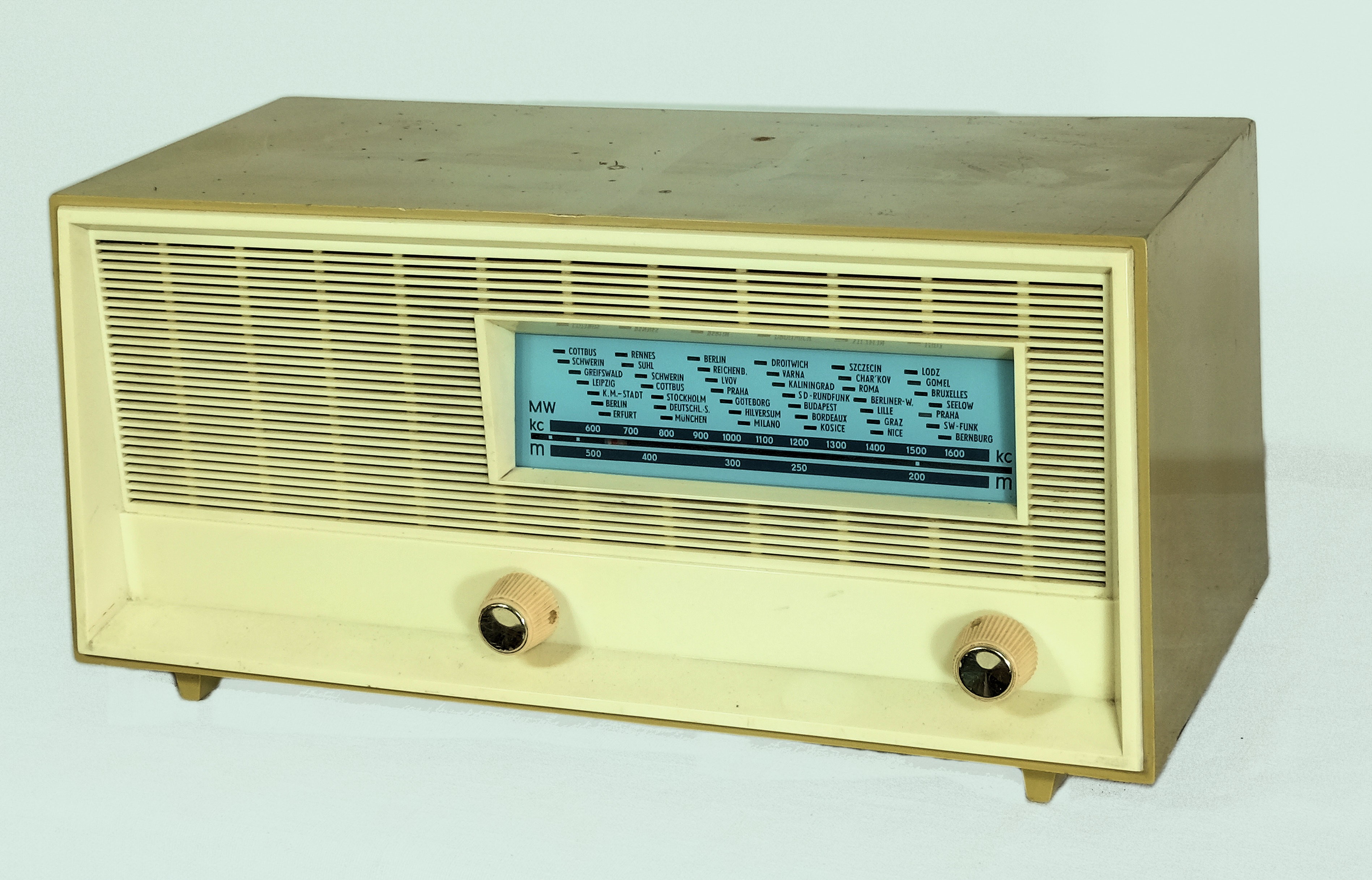 Röhrenradio RFT-VEB Stern Radio Binz 498A (Volkskunde- und Freilichtmuseum Roscheider Hof CC0)