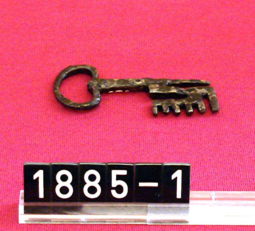 Schlüssel aus Schmiedeeisen; Fundort: Wachtenburg; Wachenheim, Spätmittelalter (Stadtmuseum Bad Dürkheim, Museumsgesellschaft Bad Dürkheim e.V. CC BY-NC-SA)