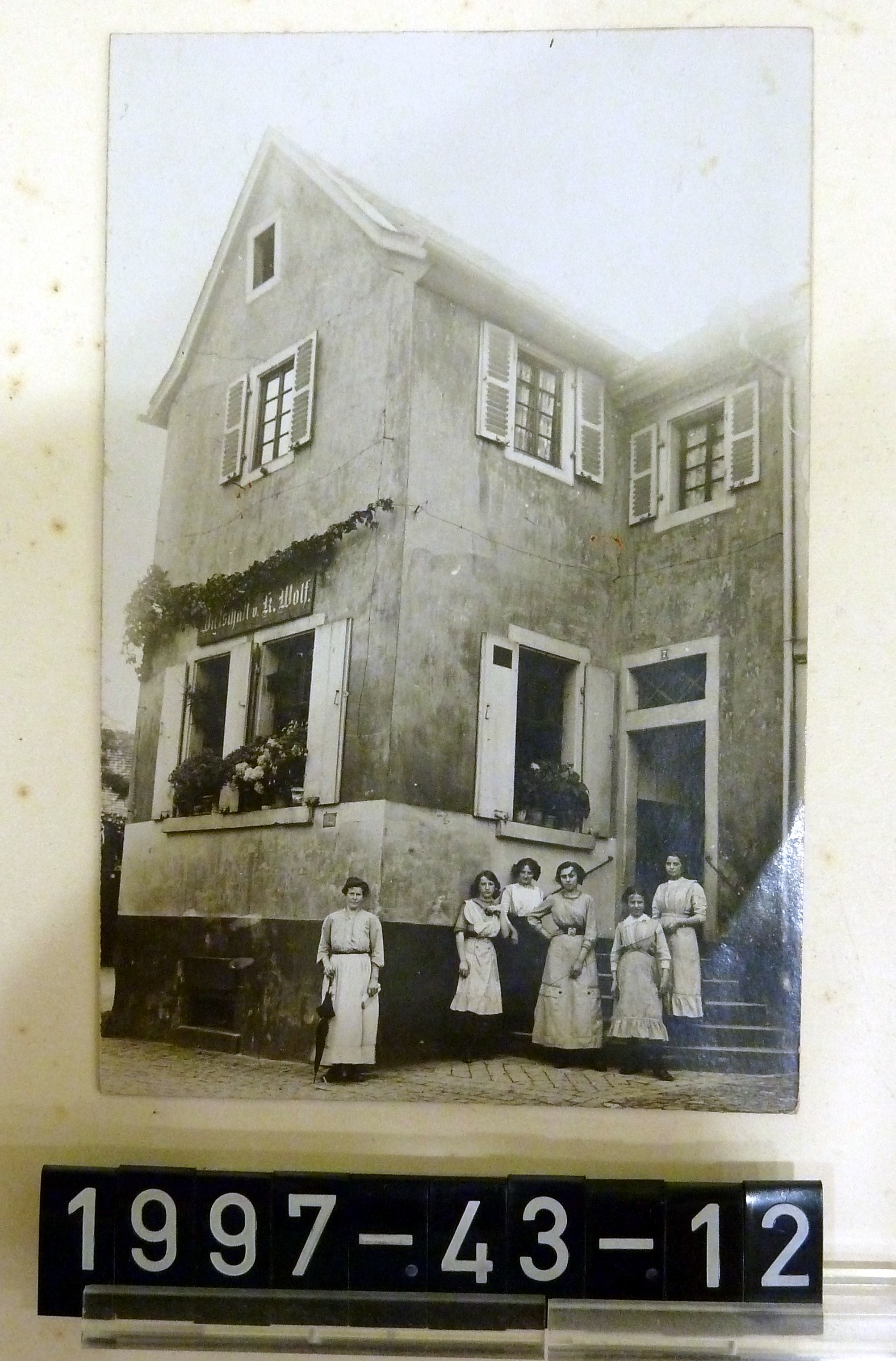 Bild; Foto: Familienfoto; Bad Dürkheim; um 1912 (Stadtmuseum Bad Dürkheim, Museumsgesellschaft Bad Dürkheim e.V. CC BY-NC-SA)