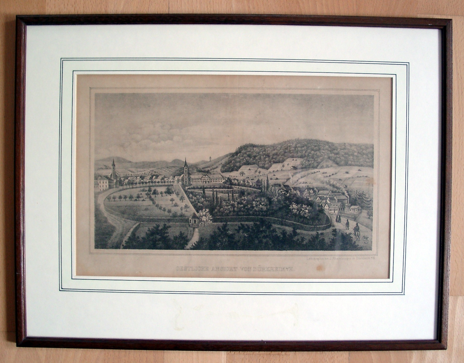 Bild; Lithographie: "Oestliche Ansicht von Dürkheim a/H."; J. Rheinberger; um 1850 (Stadtmuseum Bad Dürkheim, Museumsgesellschaft Bad Dürkheim e.V. CC BY-NC-SA)