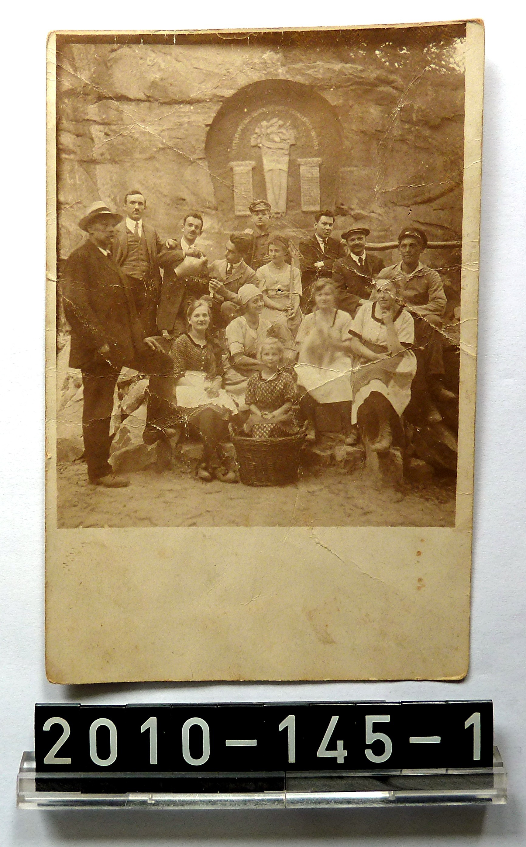 Bild; S-W-Fotografie; Schenkung von Kirra Orth; um 1920 (Stadtmuseum Bad Dürkheim, Museumsgesellschaft Bad Dürkheim e.V. CC BY-NC-SA)