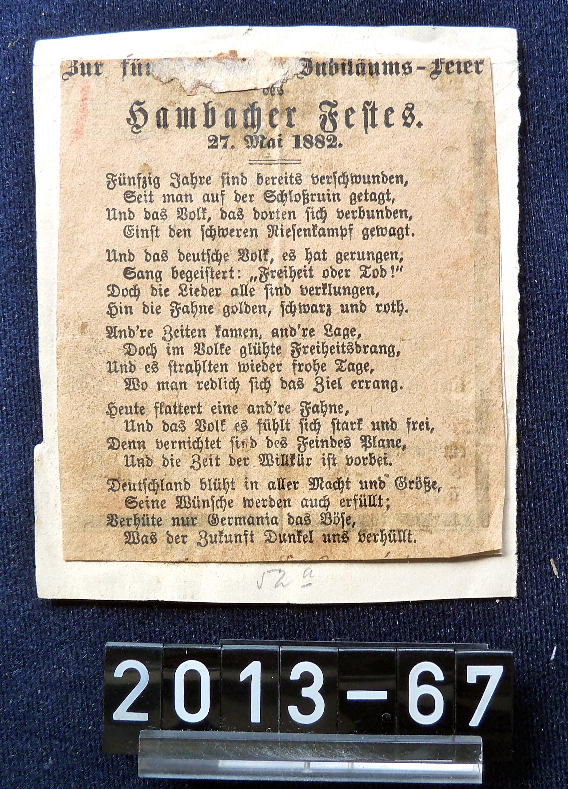 Blatt, Zettel, Gedicht: "Zur fünfzigsten Jubiläums-Feier des Hambacher Festes. 27. Mai 1832"; 1832 (Stadtmuseum Bad Dürkheim, Museumsgesellschaft Bad Dürkheim e.V. CC BY-NC-SA)