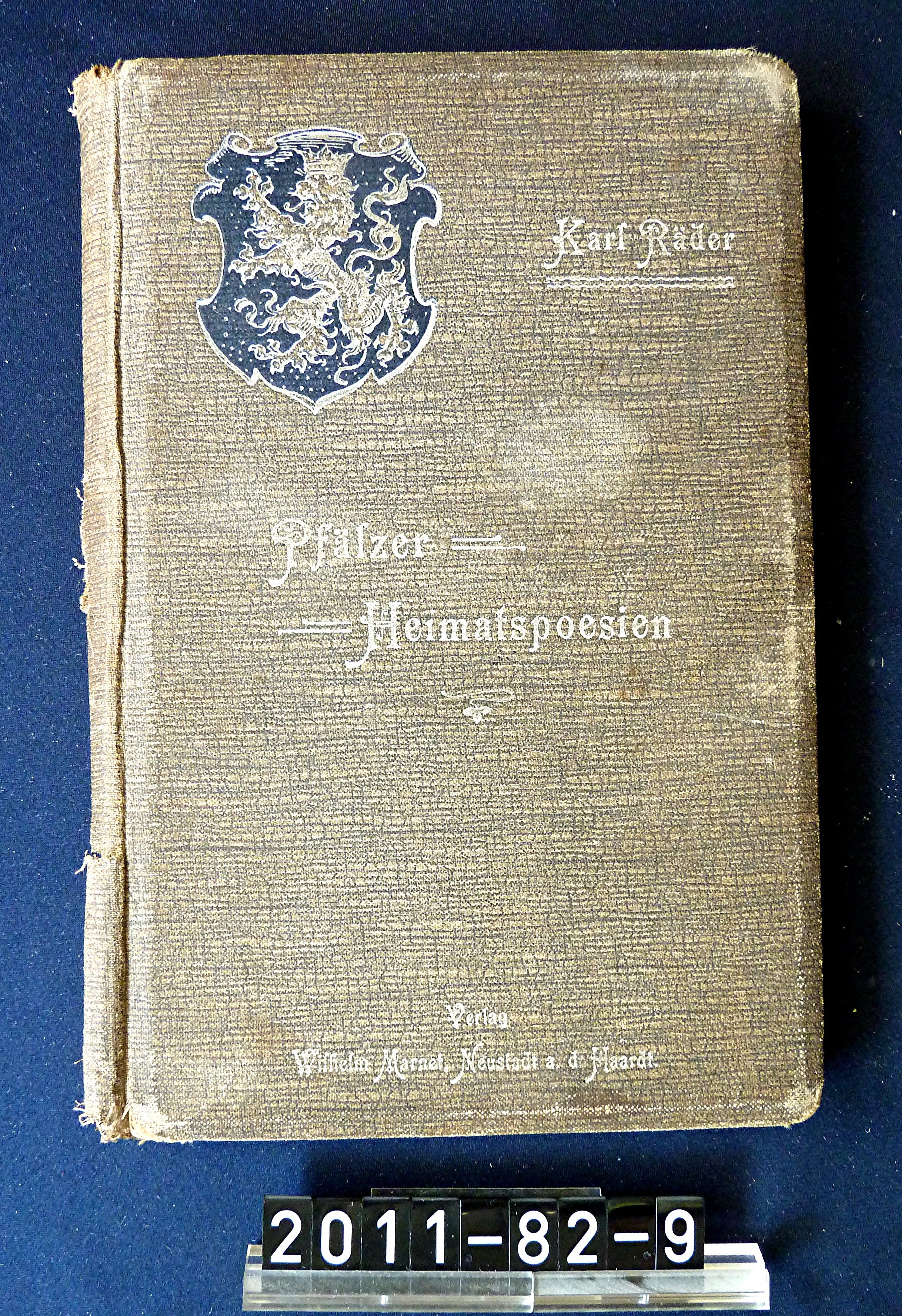 Buch; "Pfälzer Heimatpoesien"; Karl Räder, 1906 (Stadtmuseum Bad Dürkheim, Museumsgesellschaft Bad Dürkheim e.V. CC BY-NC-SA)