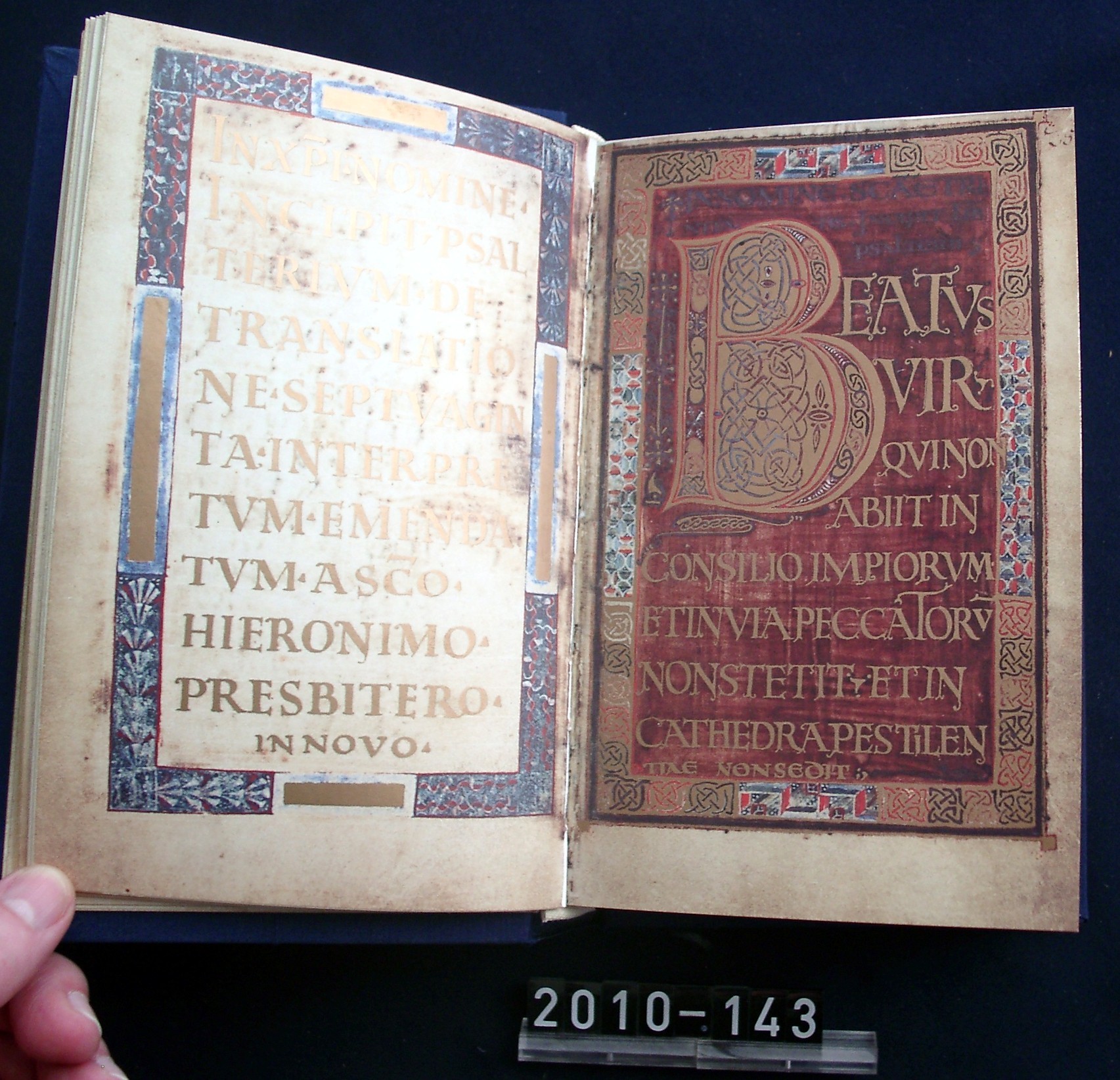 Buch; Titel: "Der Goldene Psalter, Dagulf-Psalter"; vom Codex 1881 (Stadtmuseum Bad Dürkheim, Museumsgesellschaft Bad Dürkheim e.V. CC BY-NC-SA)