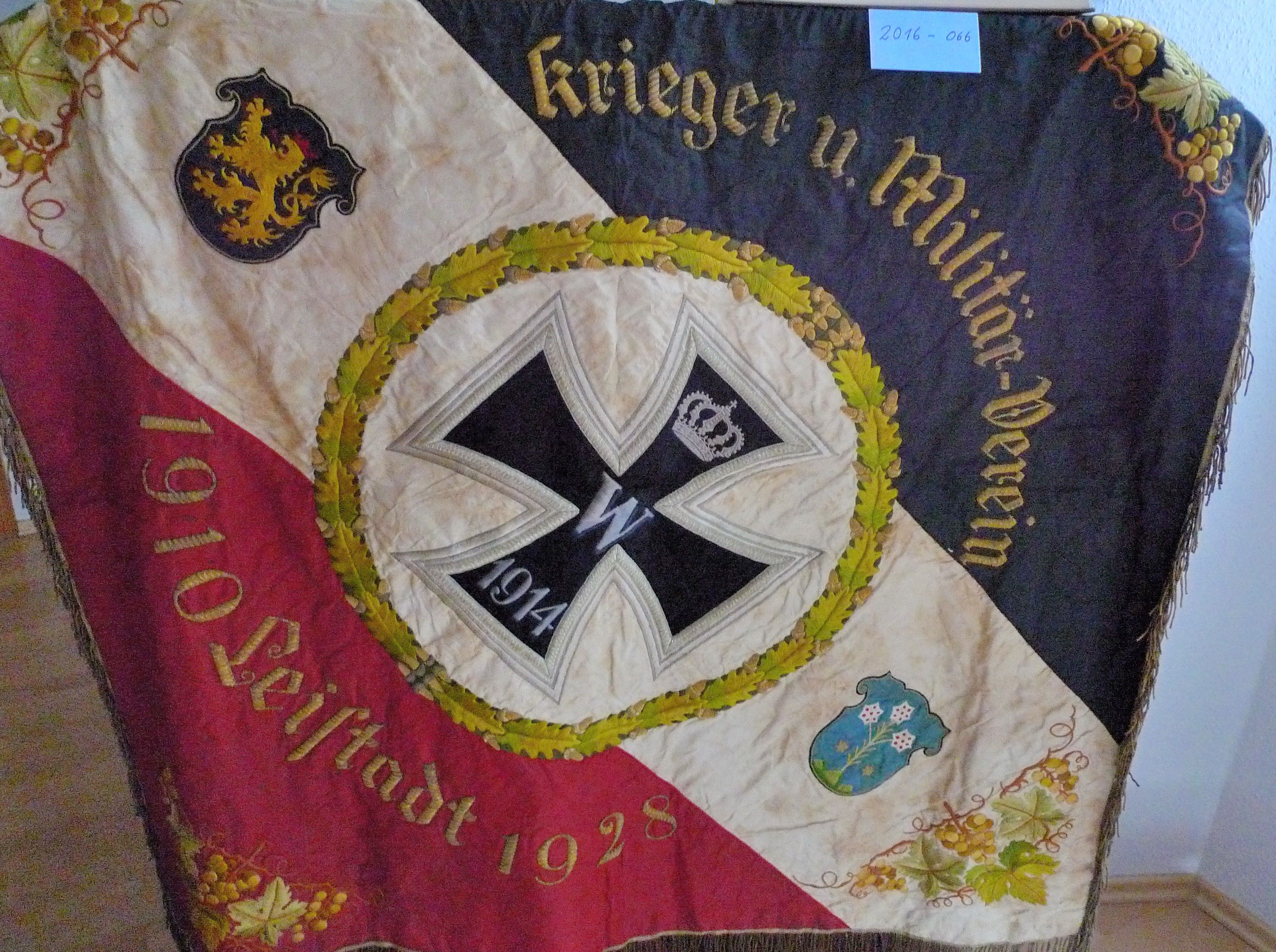 Fahne Krieger- und Militärverein 1910 Leistadt (Stadtmuseum Bad Dürkheim, Museumsgesellschaft Bad Dürkheim e.V. CC BY-NC-SA)