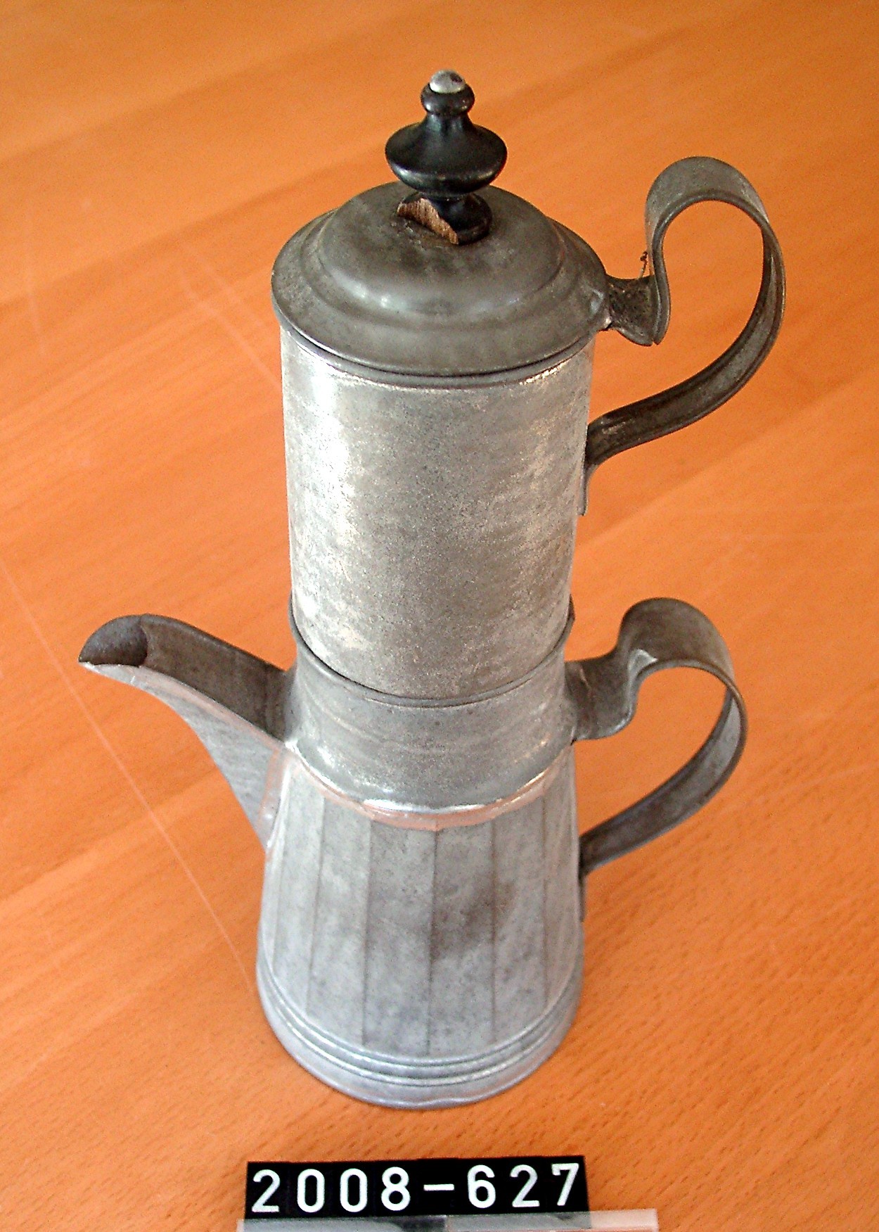 Filterkanne; Filtertopf; Kaffeemaschine; aus Weißblech; 19. Jh. (Stadtmuseum Bad Dürkheim, Museumsgesellschaft Bad Dürkheim e.V. CC BY-NC-SA)