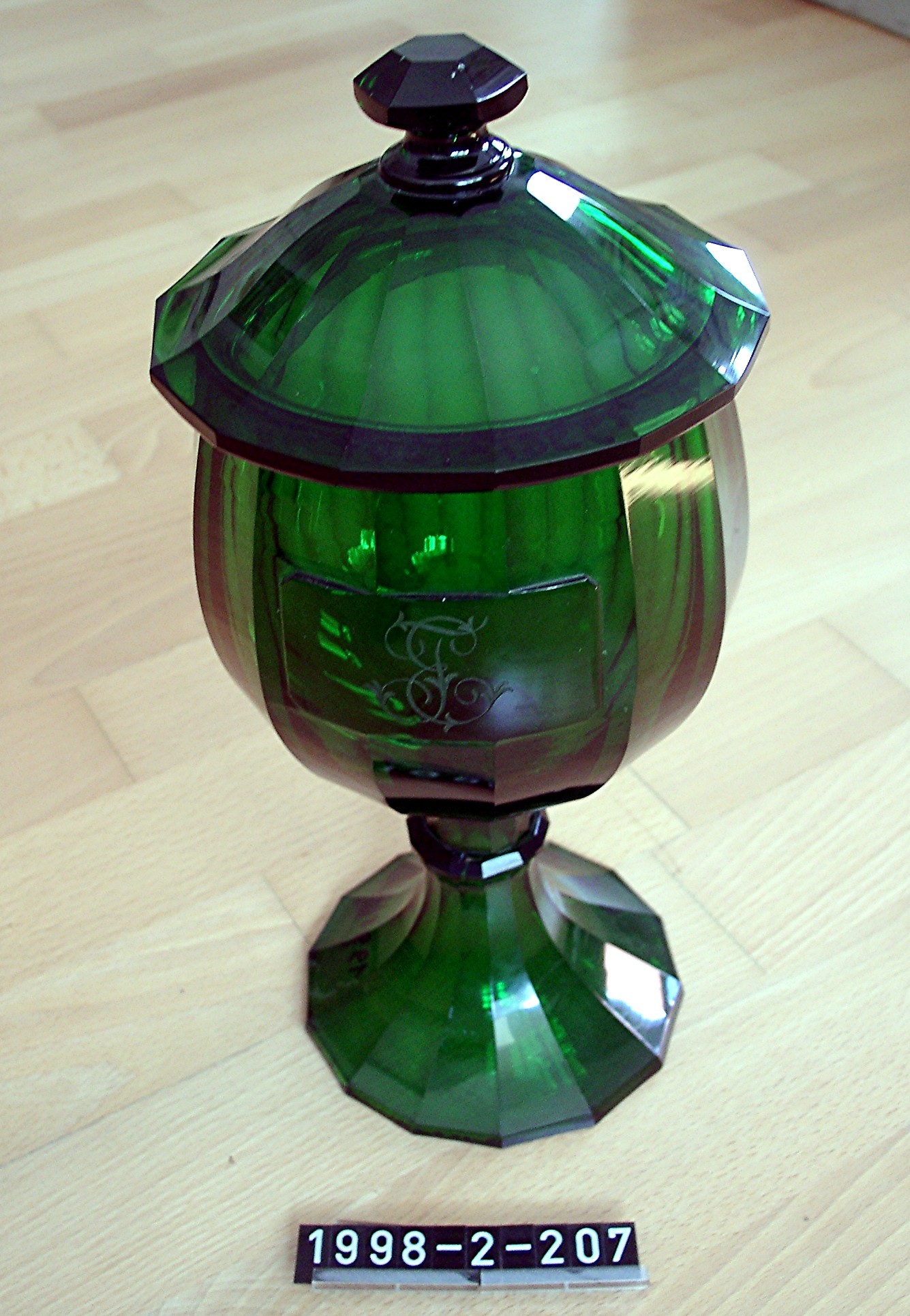 Glas; Pokal; Deckelpokal; 2. Hälfte 19. Jh. (Stadtmuseum Bad Dürkheim, Museumsgesellschaft Bad Dürkheim e.V. CC BY-NC-SA)