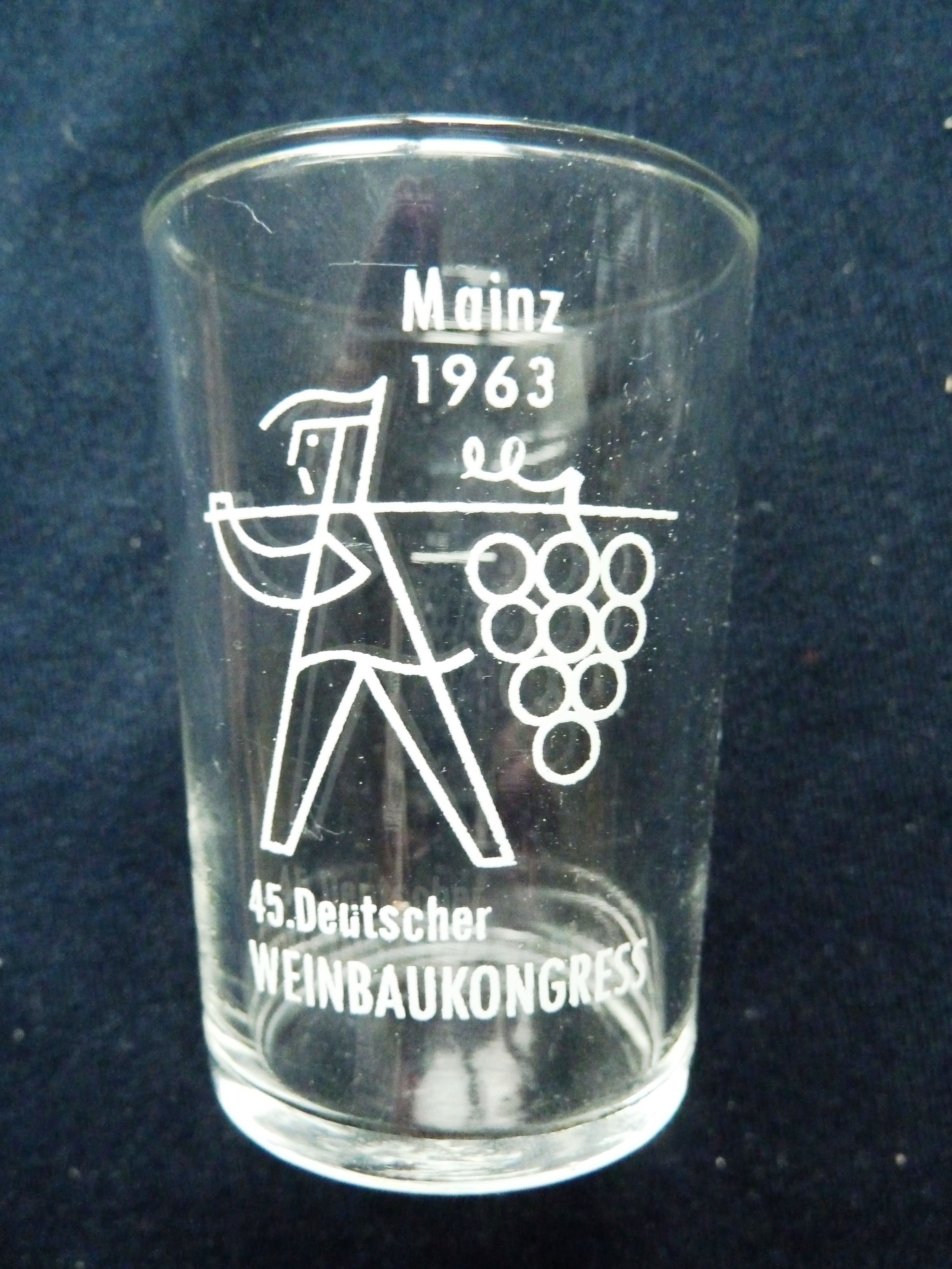 Glas; Trinkglas; Weinprobierglas; "45. Deutscher WEINBAUKONGRESS"; Mainz 1963 (Stadtmuseum Bad Dürkheim, Museumsgesellschaft Bad Dürkheim e.V. CC BY-NC-SA)