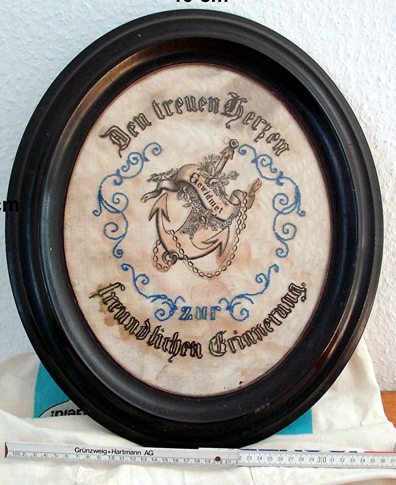 Handarbeit; Stickerei; "Den treuen Herzen gewidmet zur freundlichen Erinnerung"; 19. Jh. (Stadtmuseum Bad Dürkheim, Museumsgesellschaft Bad Dürkheim e.V. CC BY-NC-SA)