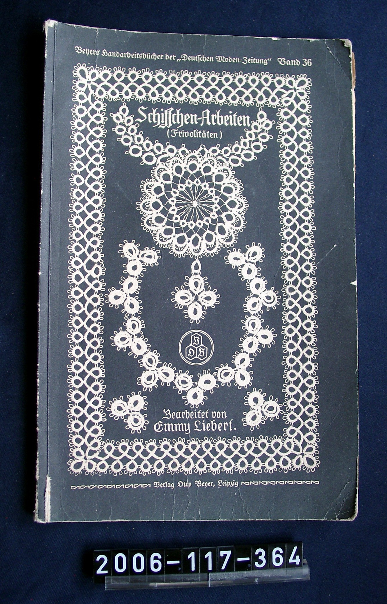 Handarbeitsbuch; um 1900 (Stadtmuseum Bad Dürkheim, Museumsgesellschaft Bad Dürkheim e.V. CC BY-NC-SA)
