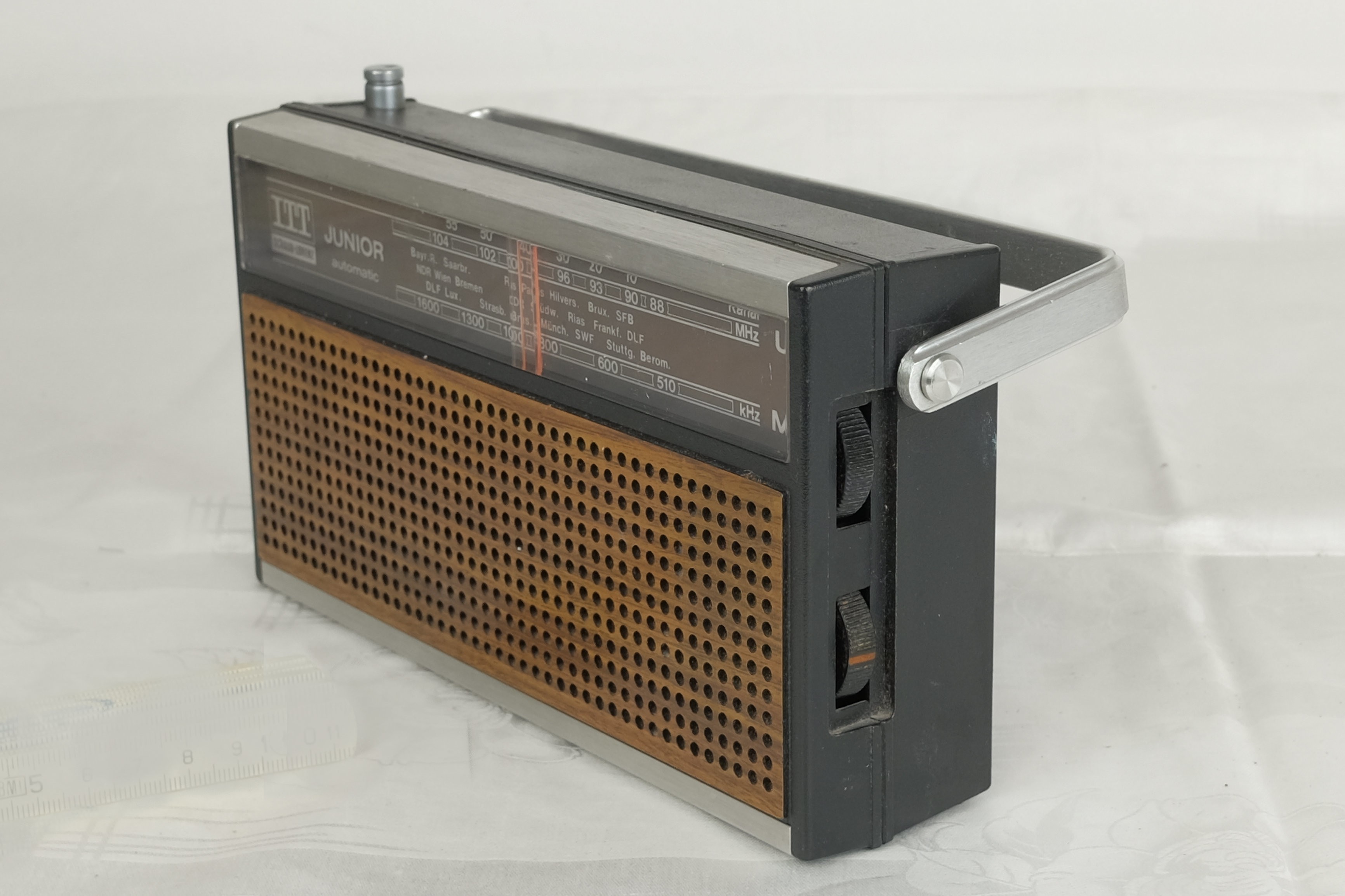 Kofferradio ITT Schaub Lorenz	Junior Automatic 103" (Volkskunde- und Freilichtmuseum Roscheider Hof CC0)