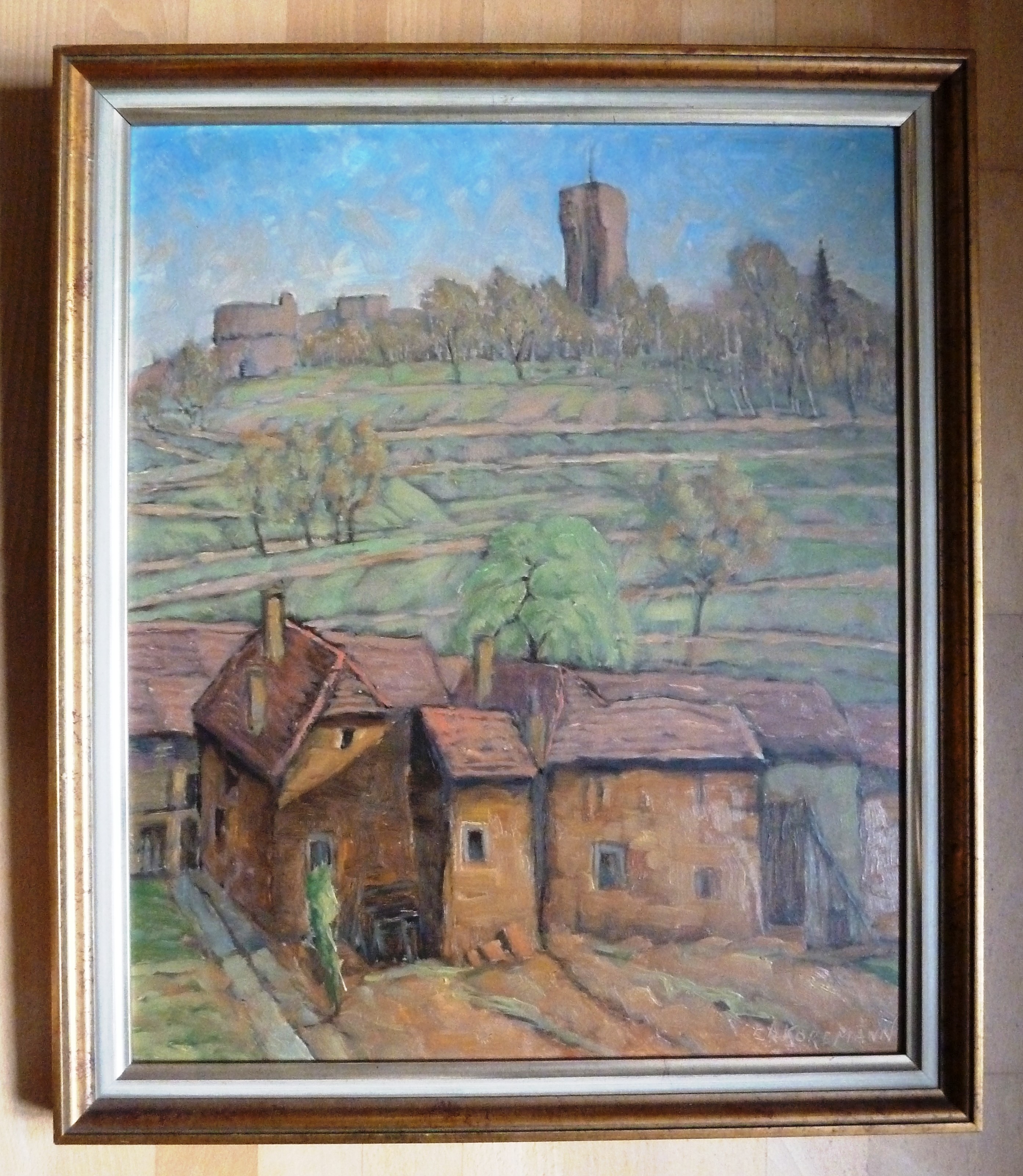 Malerei; Farb-Bild: Dorf mit Burg; Öl auf Leinwand; Carl Korbmann, 1950 (Stadtmuseum Bad Dürkheim, Museumsgesellschaft Bad Dürkheim e.V. CC BY-NC-SA)