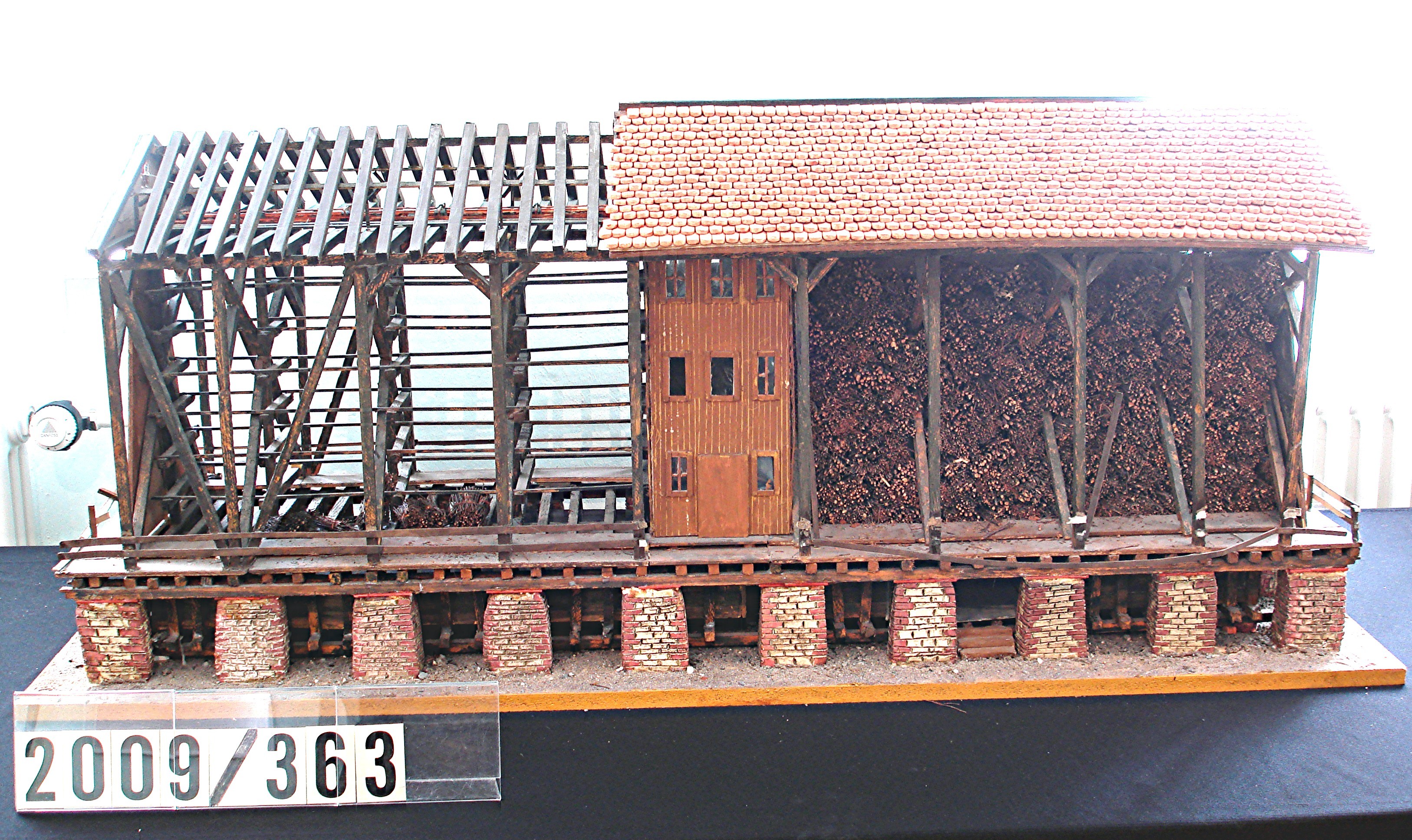 Modell: Gradierbau aus Holz; Bad Dürkheim; Anfang 20. Jh. (Stadtmuseum Bad Dürkheim, Museumsgesellschaft Bad Dürkheim e.V. CC BY-NC-SA)
