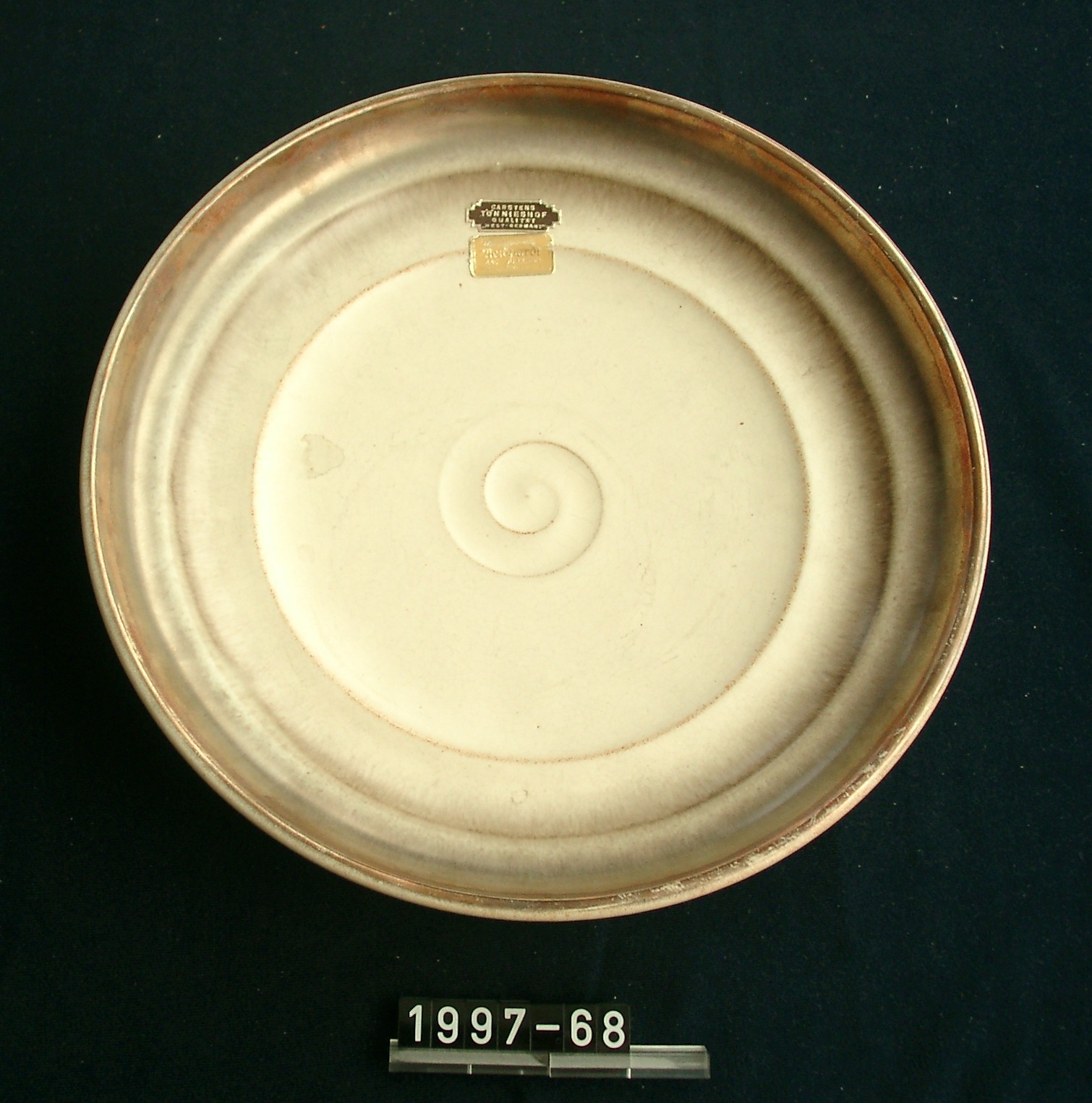 Obstschale aus Keramik; um 1930 (Stadtmuseum Bad Dürkheim, Museumsgesellschaft Bad Dürkheim e.V. CC BY-NC-SA)
