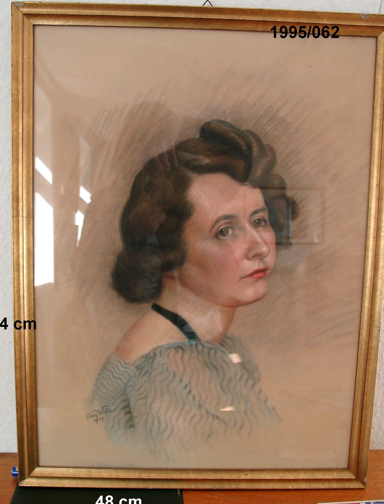 Porträt; Pastellzeichnung: "unbekannte Dame"; August Wilde, 1939 (Stadtmuseum Bad Dürkheim, Museumsgesellschaft Bad Dürkheim e.V. CC BY-NC-SA)