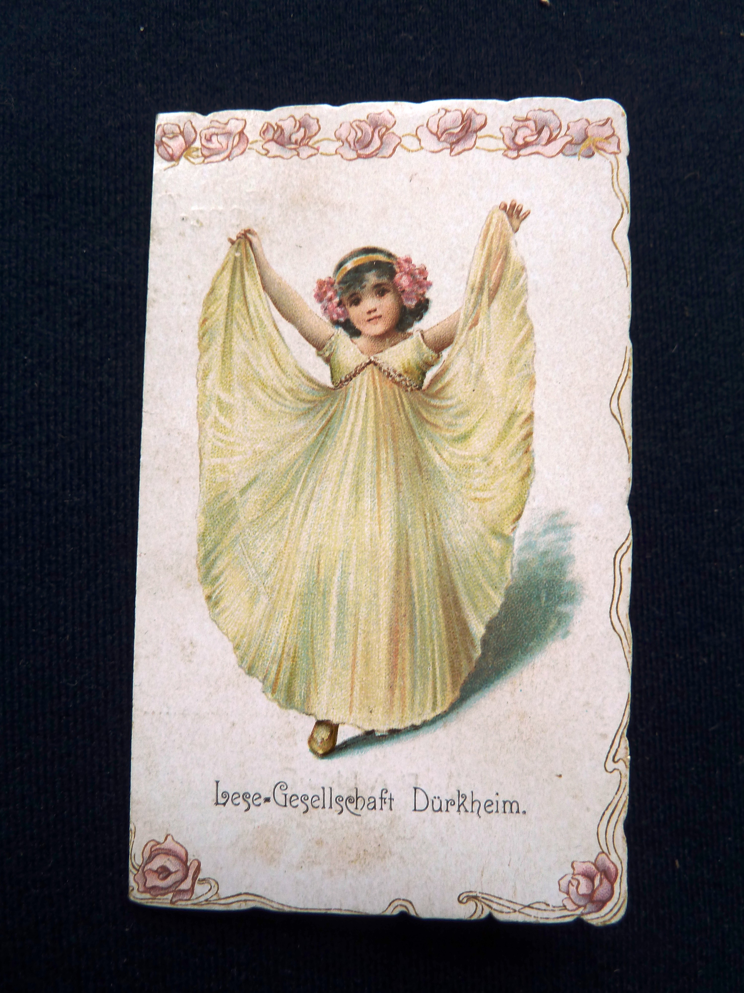 Tanz-Karte; Lesegesellschaft Bad Dürkheim; Kärtchen aus der Jugendstilzeit; um 1900 (Stadtmuseum Bad Dürkheim, Museumsgesellschaft Bad Dürkheim e.V. CC BY-NC-SA)
