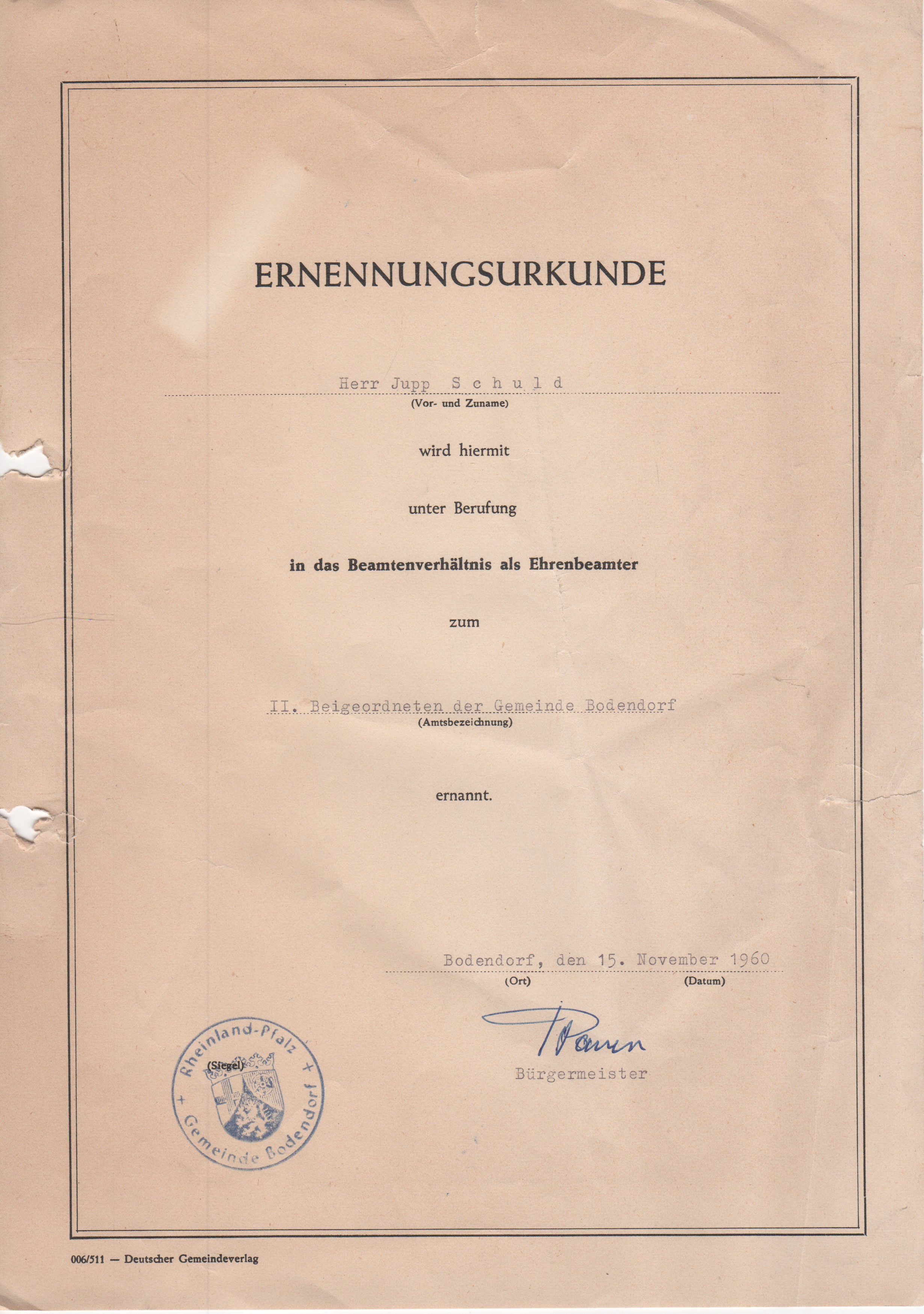 Die Ernennungsurkunde mit Siegel der Gemeinde Bodendorf von Bürgermeister Bauer unterschrieben worden. (Heimatmuseum und -Archiv Bad Bodendorf CC BY-NC-SA)