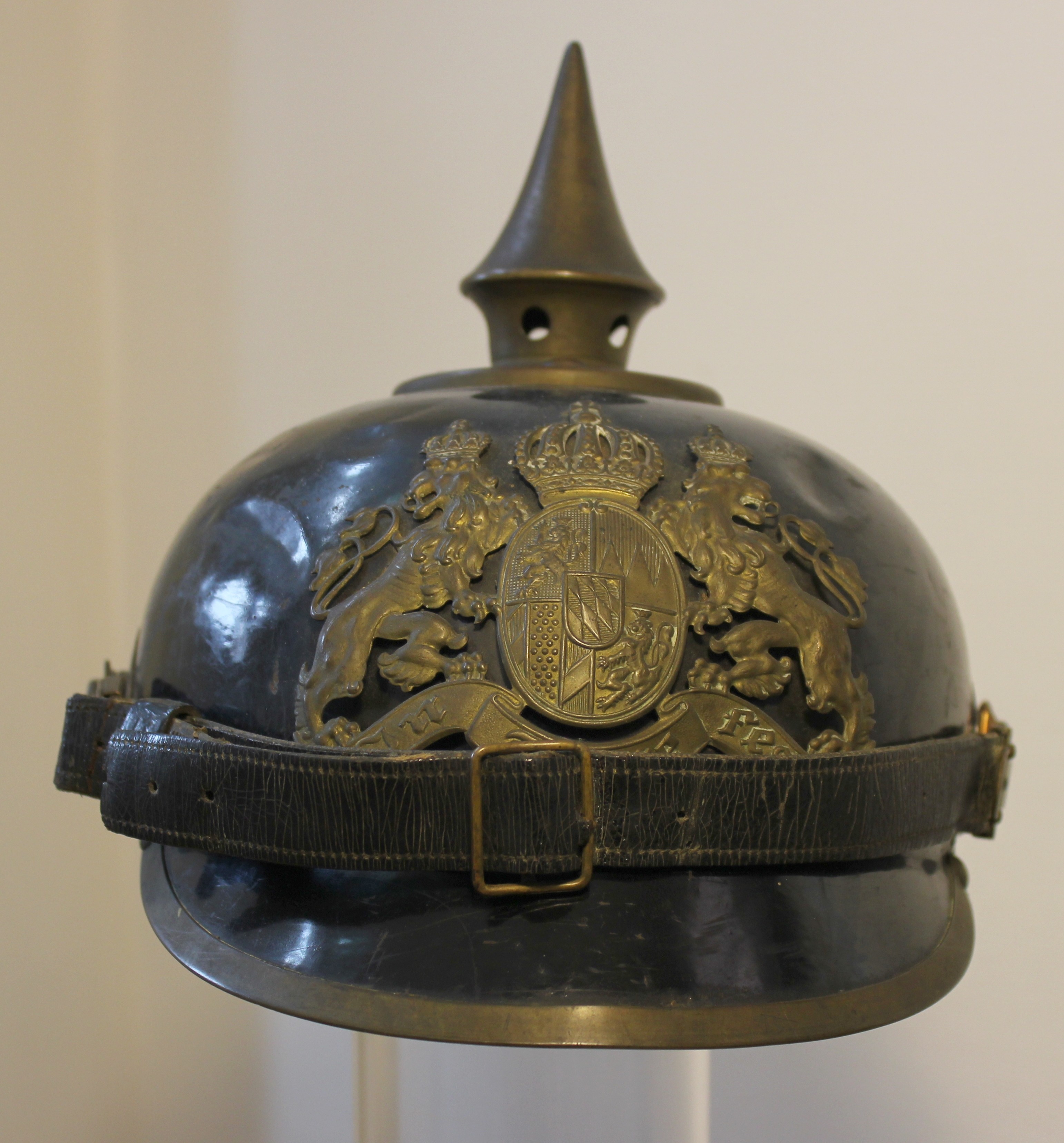 Helm mit Spitze ("Pickelhaube") (Museum für Weinbau und Stadtgeschichte, Edenkoben CC BY-NC-SA)