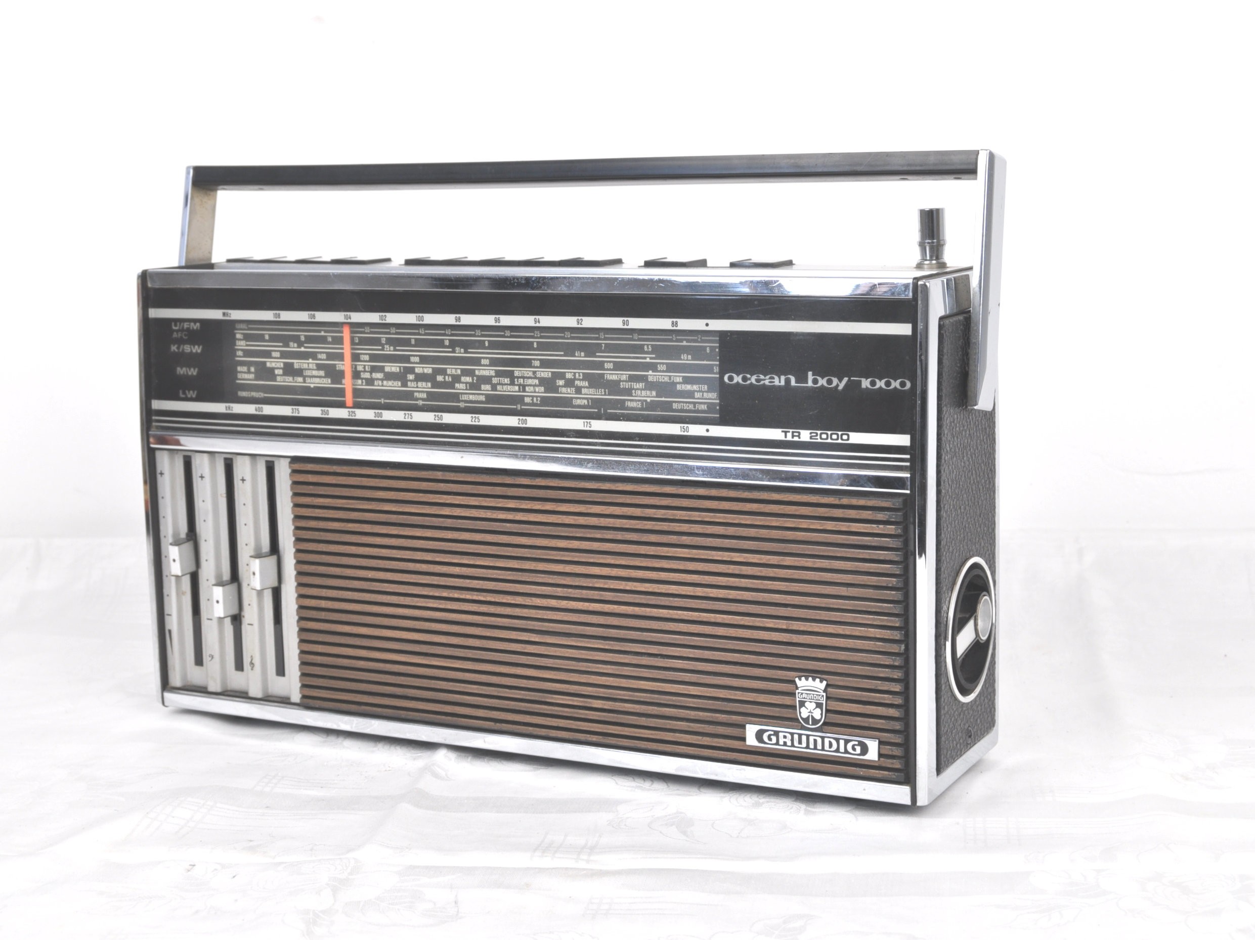 Kofferradio Grundig Ozean Boy 1000 TR 2000 (Volkskunde- und Freilichtmuseum Roscheider Hof CC0)