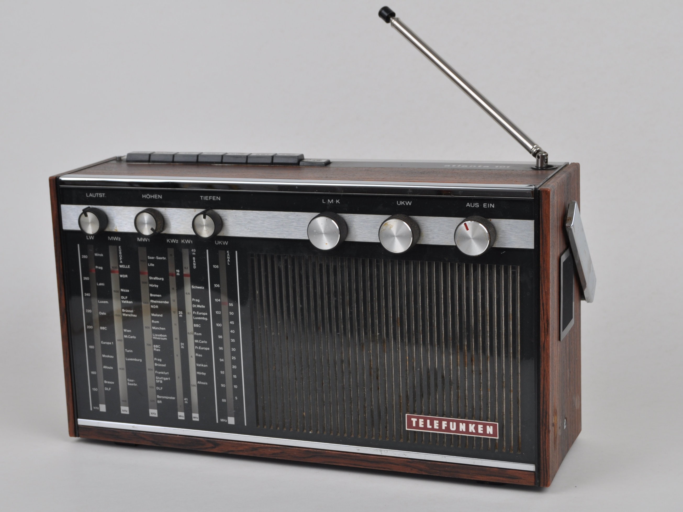 Kofferradio Telefunken Atlanta 101 (Volkskunde- und Freilichtmuseum Roscheider Hof CC0)