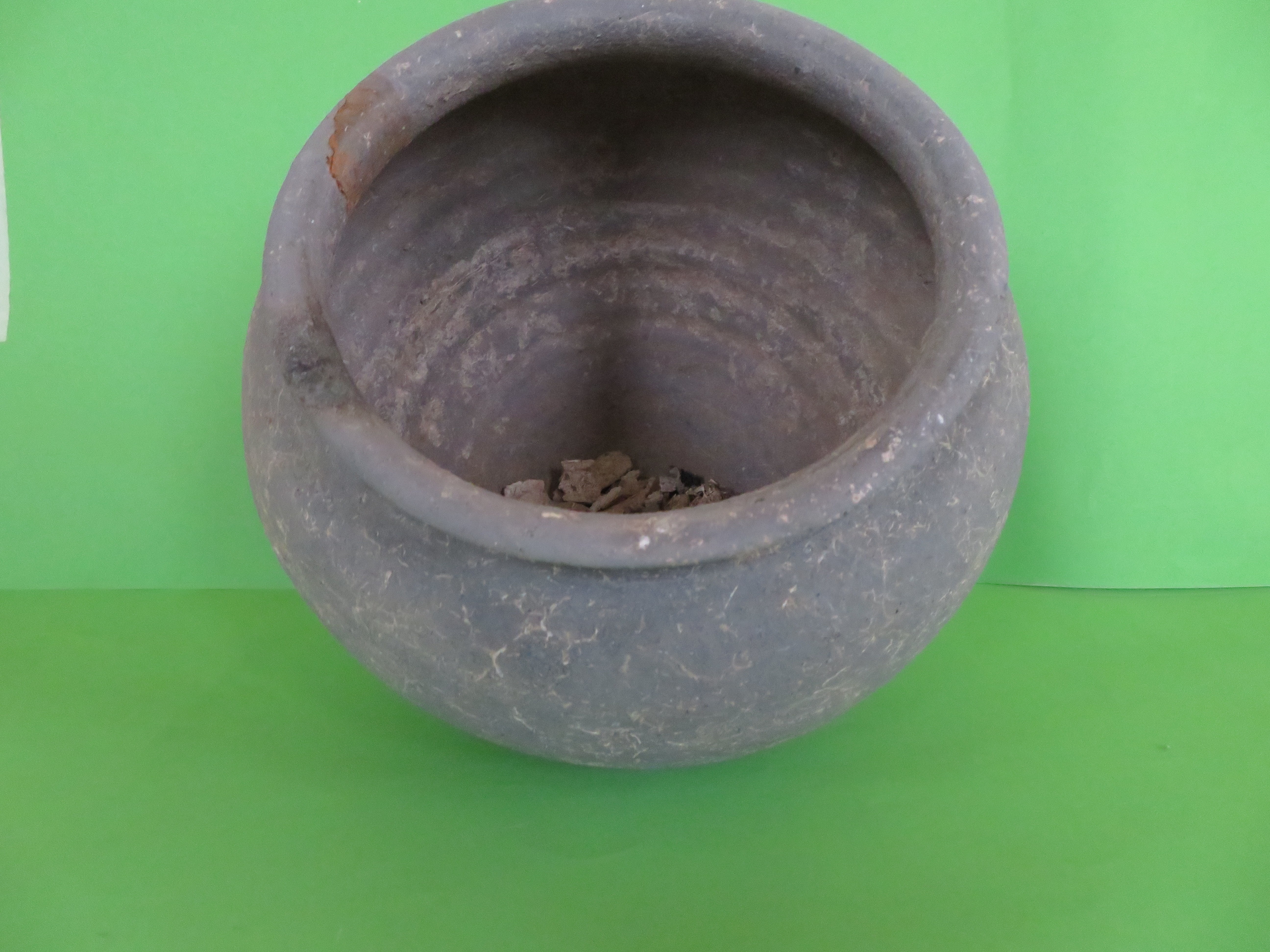 Urne aus einem römischen Brandgrab (H CC BY-NC-SA)