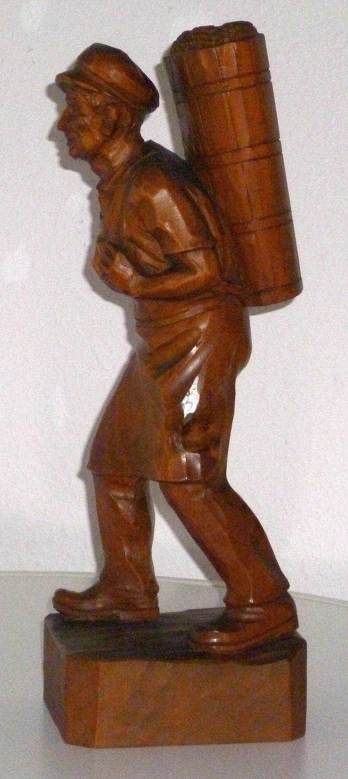 Holzfigur Buttenträger (Kulturverein Guntersblum CC BY-NC-SA)