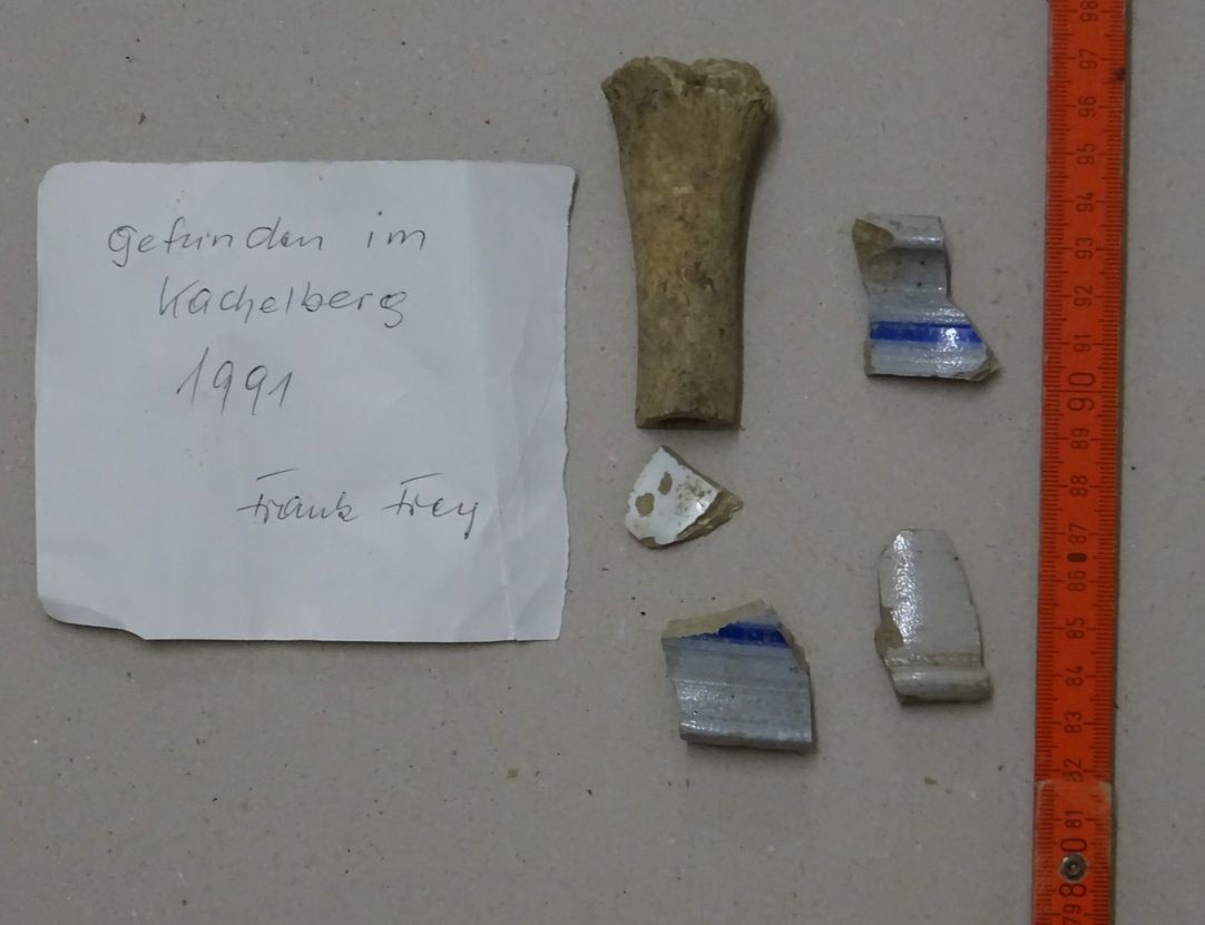 Knochen und Gefäßscherben gefunden am Kachelberg (Kulturverein Guntersblum CC BY-NC-SA)