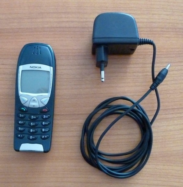 Nokia 6210 Handy (Kulturverein Guntersblum CC BY-NC-SA)