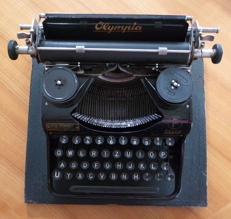 Olympia Schreibmaschine "Filia" (Kulturverein Guntersblum CC BY-NC-SA)