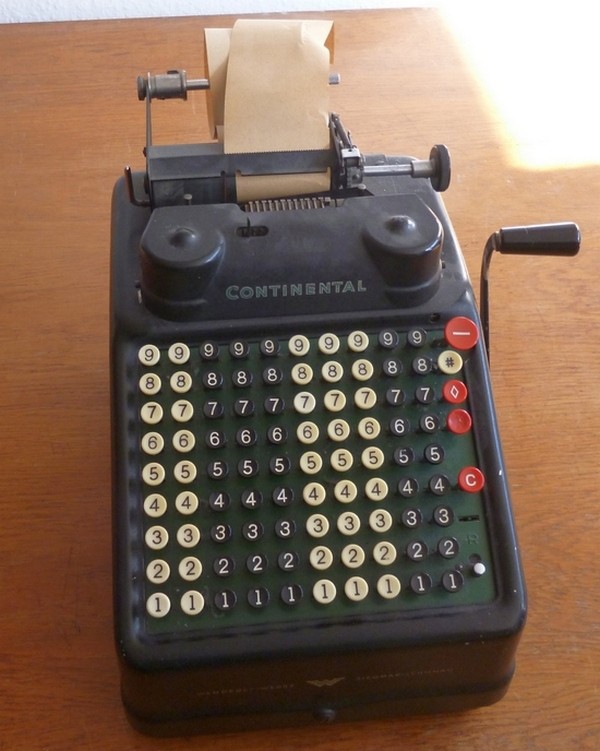Rechenmaschine Continental 10 (Kulturverein Guntersblum CC BY-NC-SA)