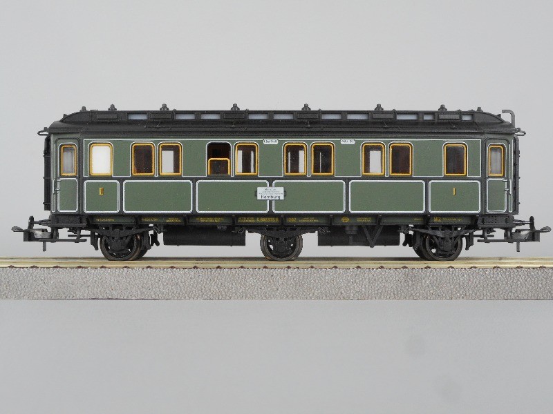 D-Zug Wagen 1./2. Kl. Trix 52373700 K.Bay.Sts.B. (Volkskunde- und Freilichtmuseum Roscheider Hof CC0)