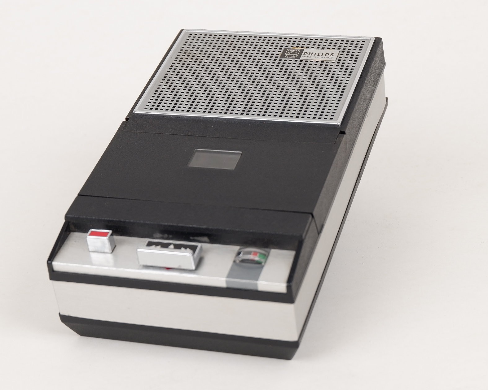 Kassettenrecorder Philips	EL 3302 22GB (Volkskunde- und Freilichtmuseum Roscheider Hof CC0)
