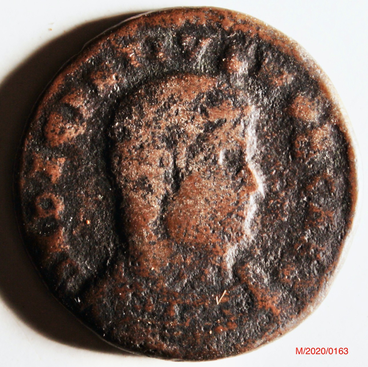 Römische Münze, Nominal Maiorina, Prägeherr Magnentius, Prägeort Lyon , Original (Museumsgesellschaft Bad Dürkheim e.V. CC BY-NC-SA)