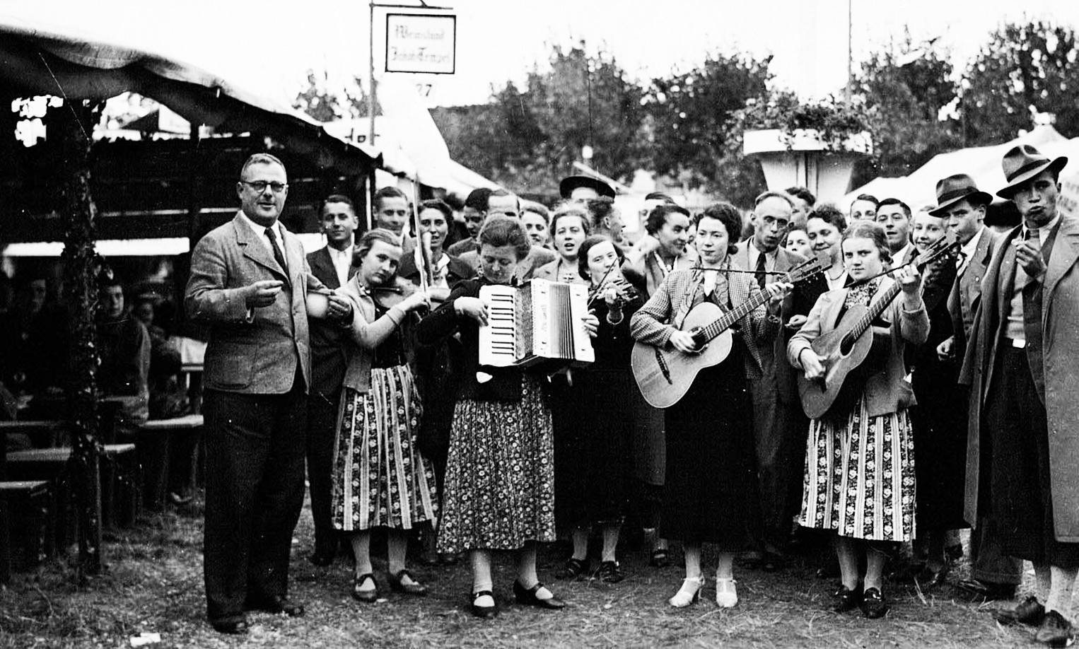 Foto-Sammlung Adolf Krapp, Ordner 11: Hockey-Club, 1937 (Museumsgesellschaft Bad Dürkheim e.V. CC BY-NC-SA)