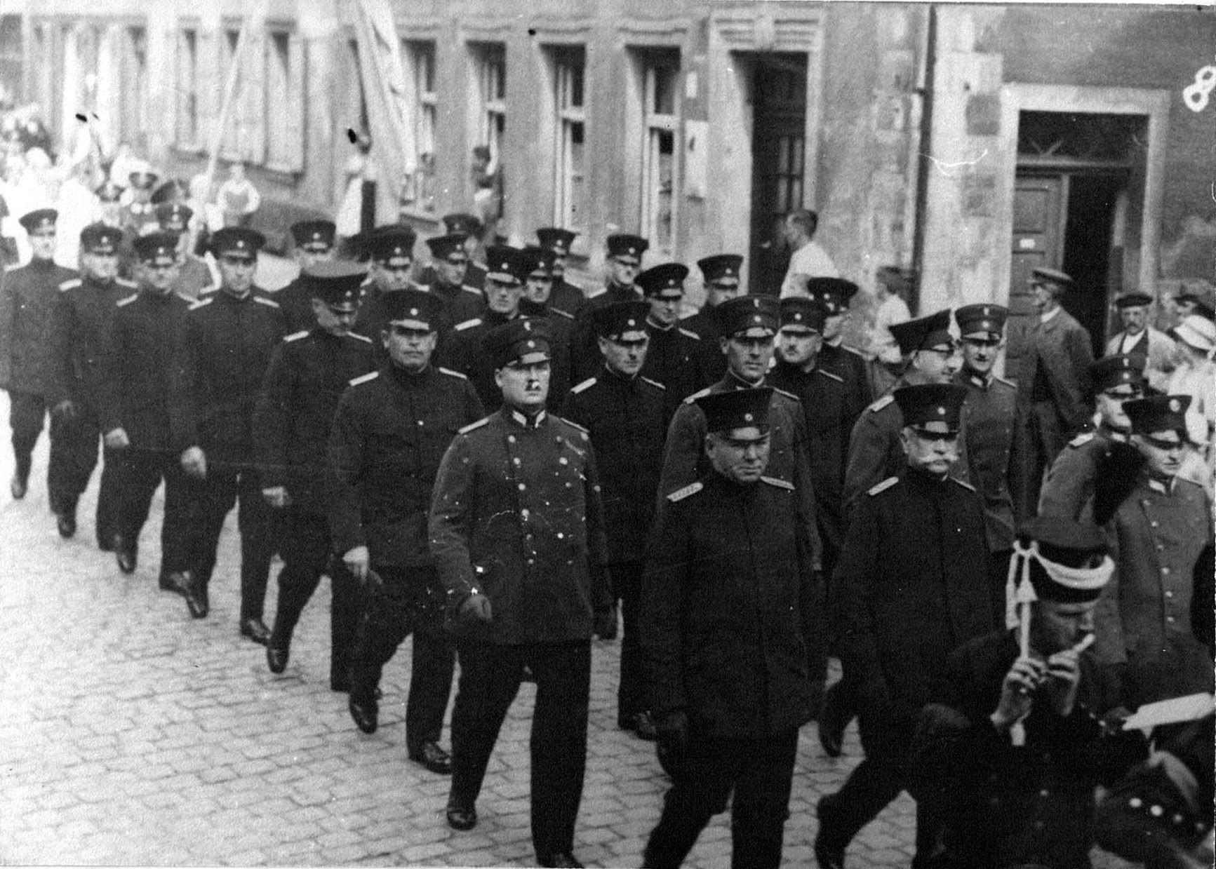 Foto-Sammlung Adolf Krapp, Ordner 11: Polizei beim
Wurstmarktumzug, 1932 (Museumsgesellschaft Bad Dürkheim e.V. CC BY-NC-SA)