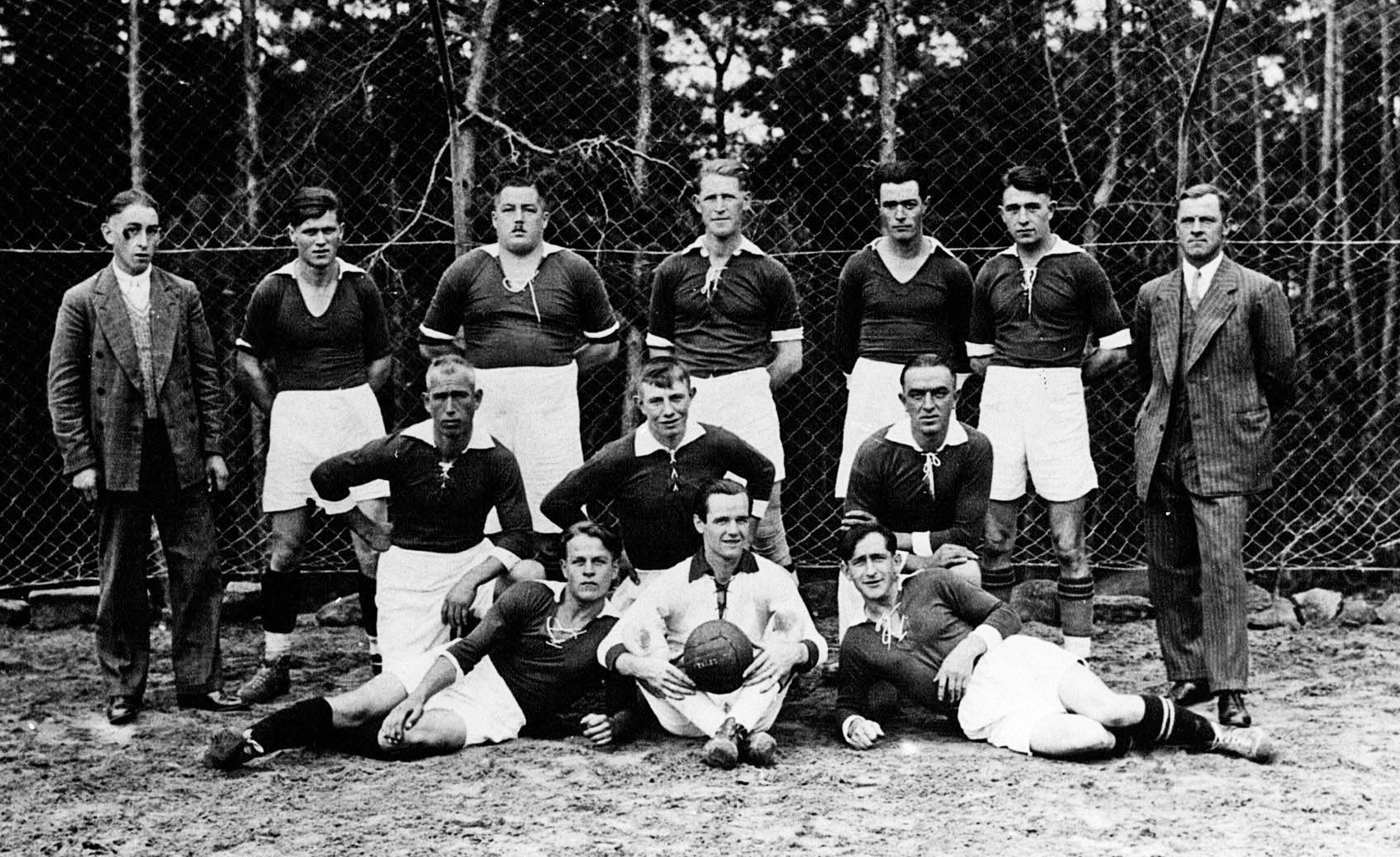 Foto-Sammlung Adolf Krapp, Ordner 12: Seebach 1. Fußballmannschaft , 1930 (Museumsgesellschaft Bad Dürkheim e.V. CC BY-NC-SA)