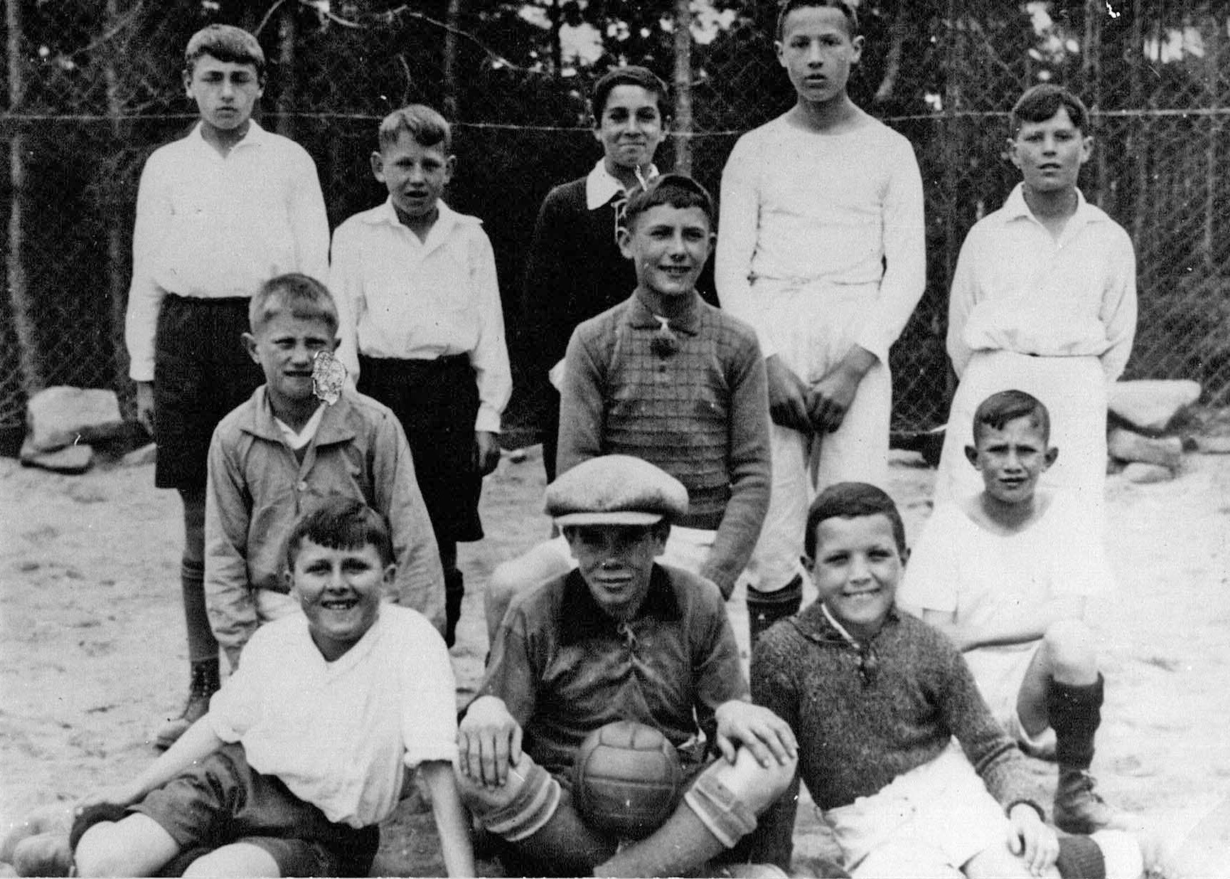 Foto-Sammlung Adolf Krapp, Ordner 12: Seebach Jugend-Fußballmannschaft , 1930 (Museumsgesellschaft Bad Dürkheim e.V. CC BY-NC-SA)