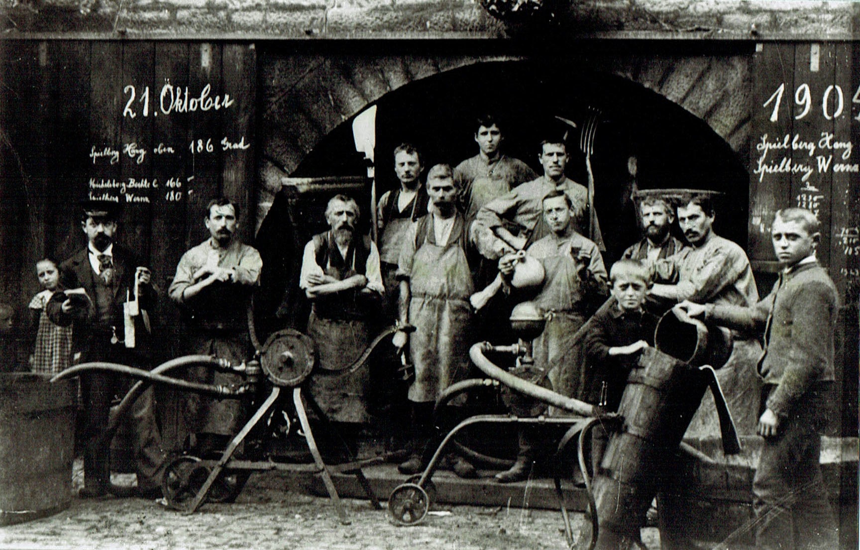 Foto-Sammlung Adolf Krapp, Ordner 16: im Kelterhaus, 1905 (Museumsgesellschaft Bad Dürkheim e.V. CC BY-NC-SA)