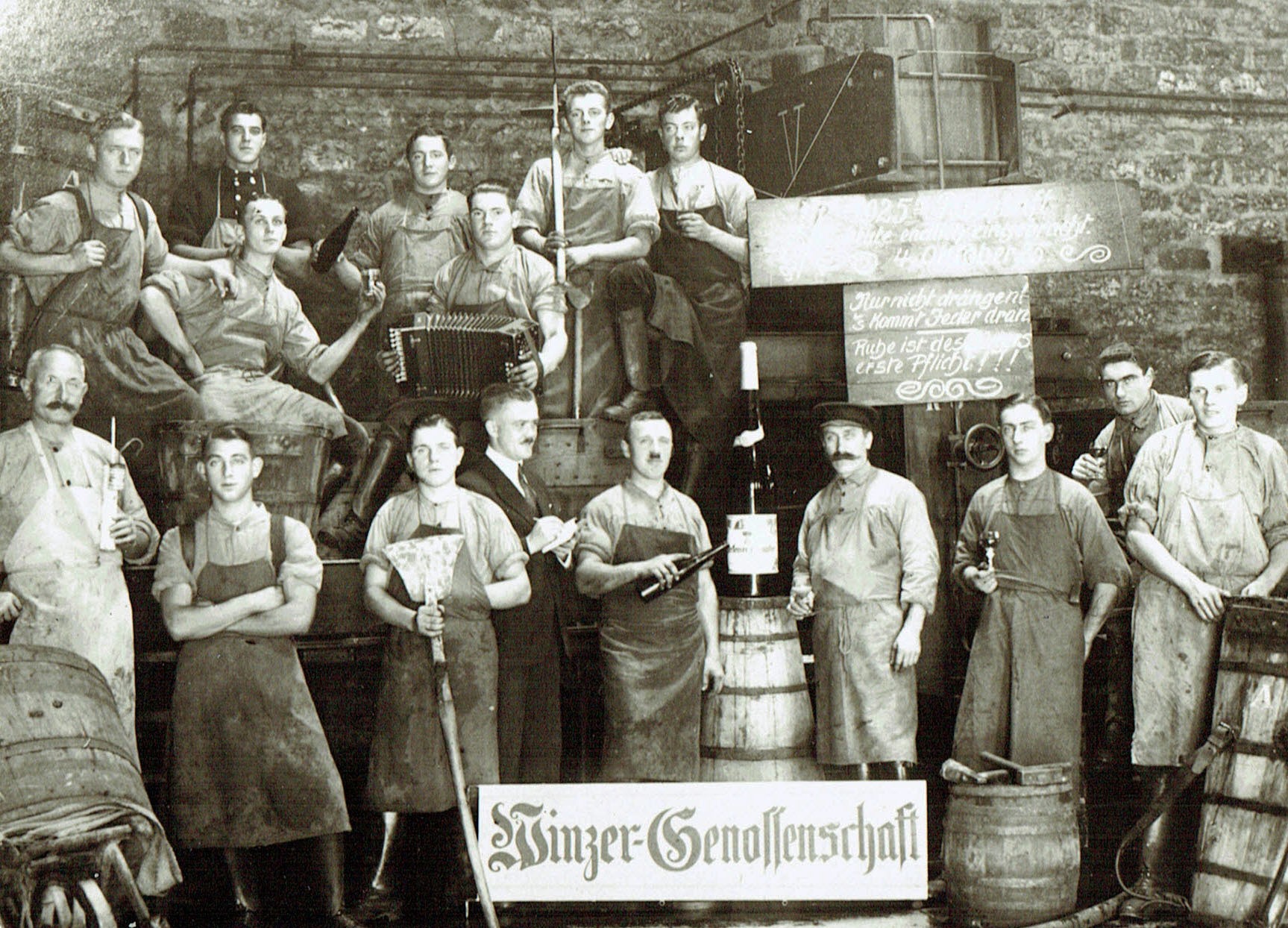 Foto-Sammlung Adolf Krapp, Ordner 16: im Kelterhaus, 1925 (Museumsgesellschaft Bad Dürkheim e.V. CC BY-NC-SA)