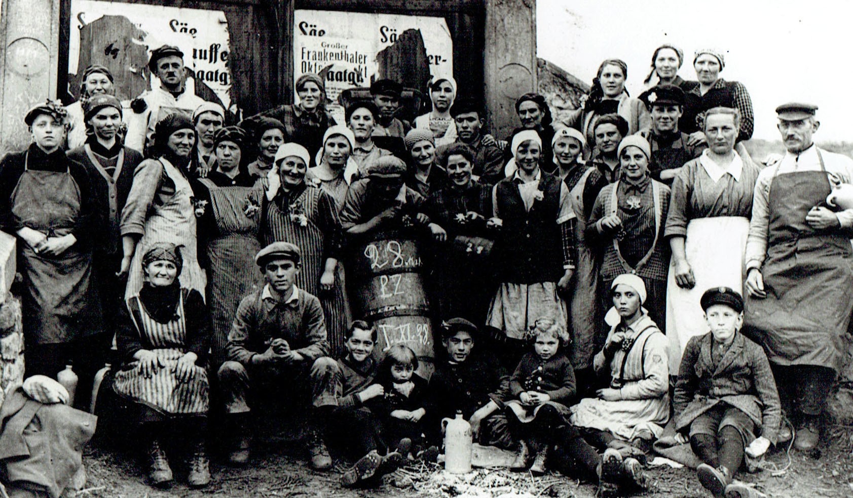 Foto-Sammlung Adolf Krapp, Ordner 16: Lese-Mannschaft, 01.11.1928 (Museumsgesellschaft Bad Dürkheim e.V. CC BY-NC-SA)