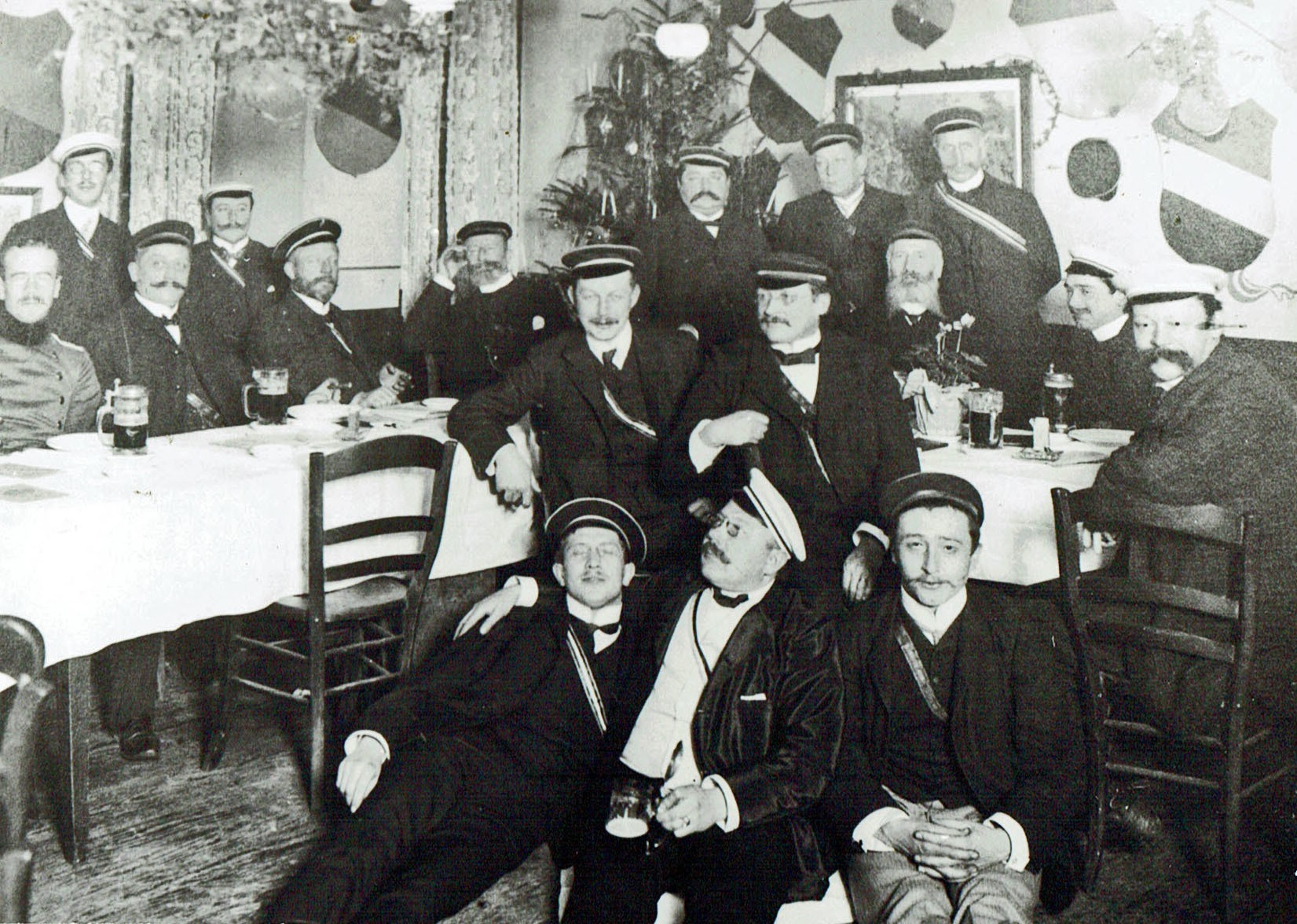 Foto-Sammlung Adolf Krapp, Ordner 16: Studenten, 1907 (Museumsgesellschaft Bad Dürkheim e.V. CC BY-NC-SA)