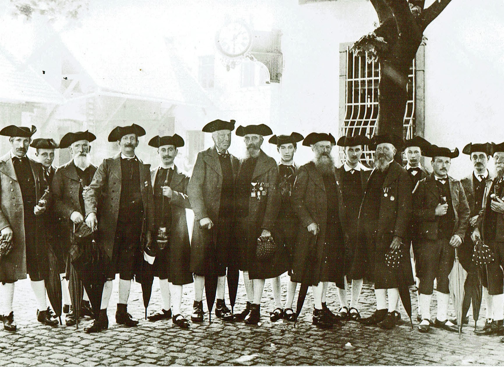 Foto-Sammlung Adolf Krapp, Ordner 16: Trachtengruppe, 1910 (Museumsgesellschaft Bad Dürkheim e.V. CC BY-NC-SA)