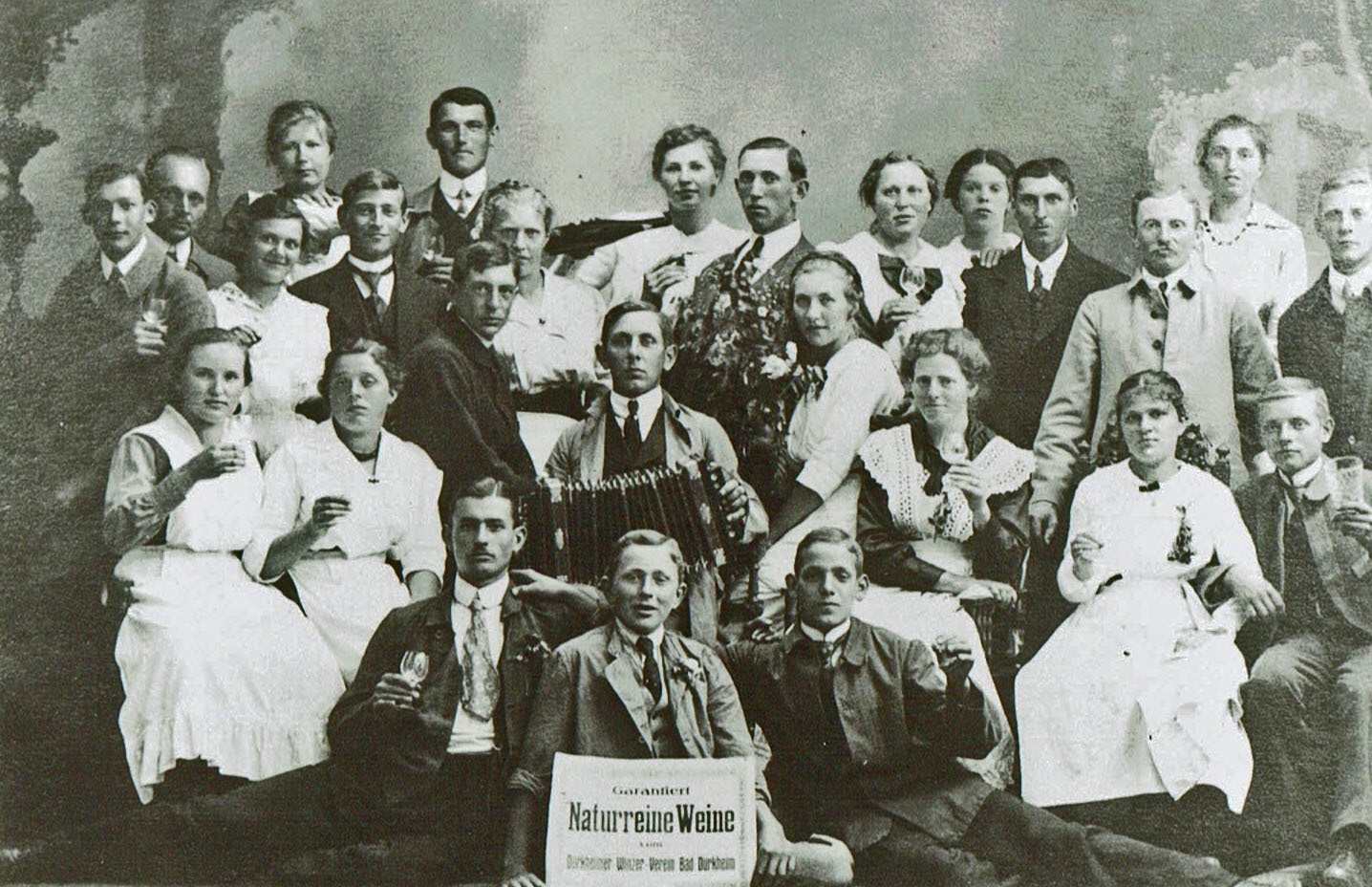 Foto-Sammlung Adolf Krapp, Ordner 16: Weinversteigerung, 1919 (Museumsgesellschaft Bad Dürkheim e.V. CC BY-NC-SA)