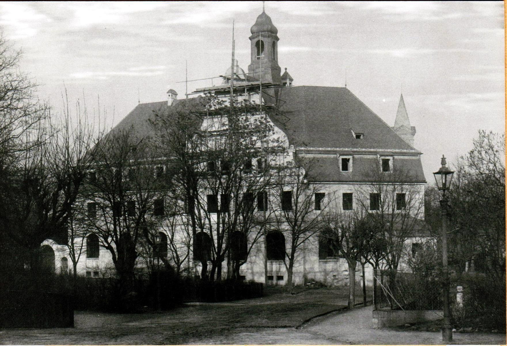 Foto-Sammlung Adolf Krapp, Ordner 3: Bahnhofsplatz, 1909 (Museumsgesellschaft Bad Dürkheim e.V. CC BY-NC-SA)