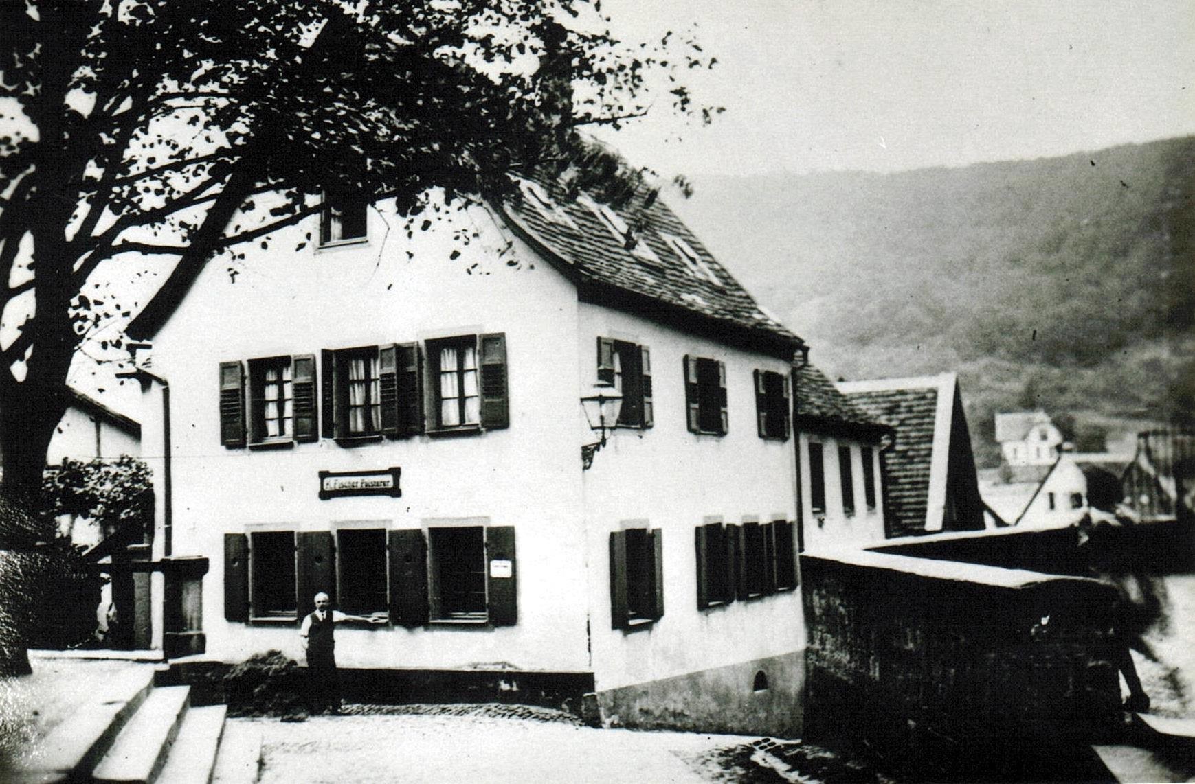 Foto-Sammlung Adolf Krapp, Ordner 3: Schulplatz , 1920 (Museumsgesellschaft Bad Dürkheim e.V. CC BY-NC-SA)
