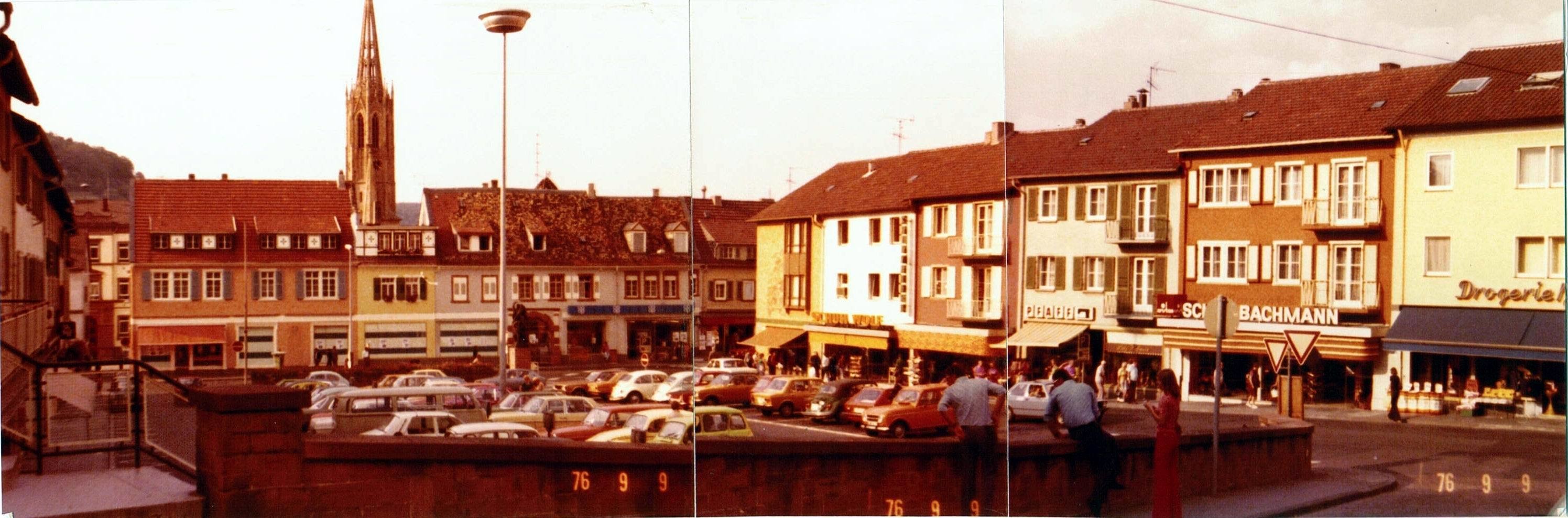 Foto-Sammlung Adolf Krapp, Ordner 3: Stadtplatz, 1976 (Museumsgesellschaft Bad Dürkheim e.V. CC BY-NC-SA)