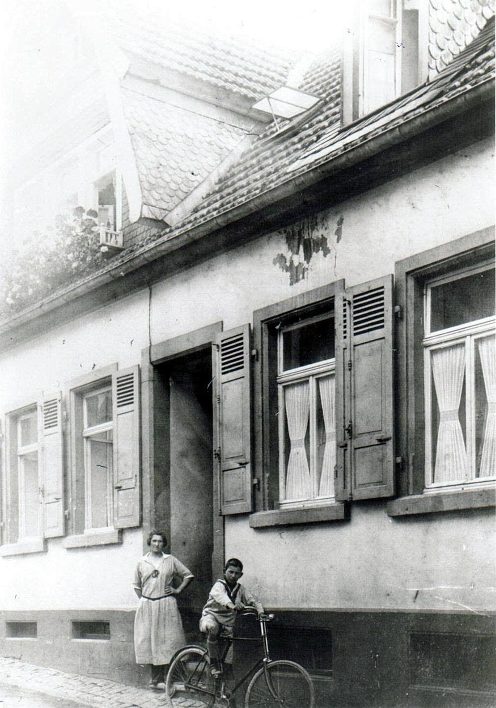 Foto-Sammlung Adolf Krapp, Ordner 4: Gartenstraße, 1918 (Museumsgesellschaft Bad Dürkheim e.V. CC BY-NC-SA)