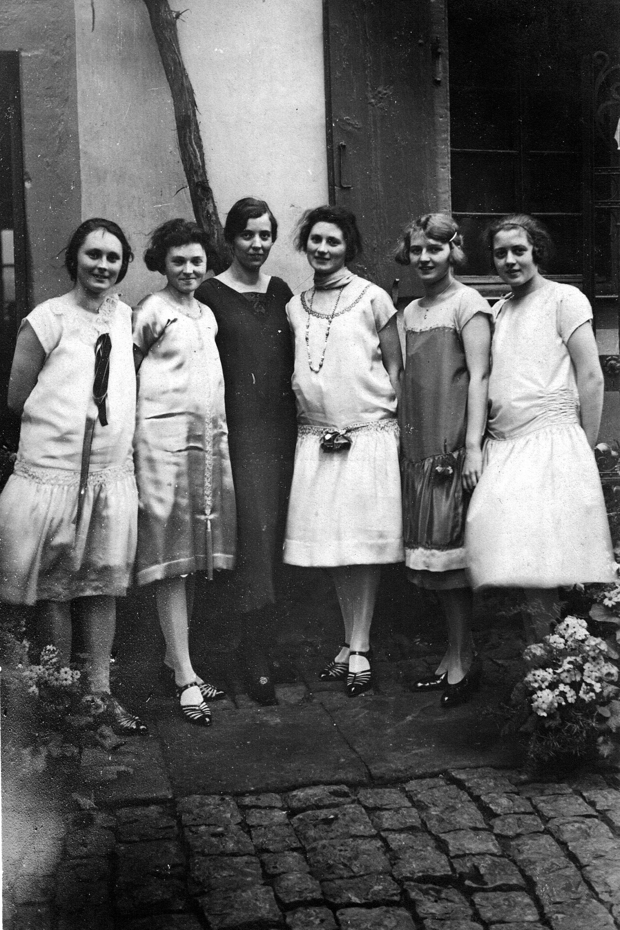 Foto-Sammlung Adolf Krapp, Ordner 7: Junge Frauen, 1925 (Museumsgesellschaft Bad Dürkheim e.V. CC BY-NC-SA)