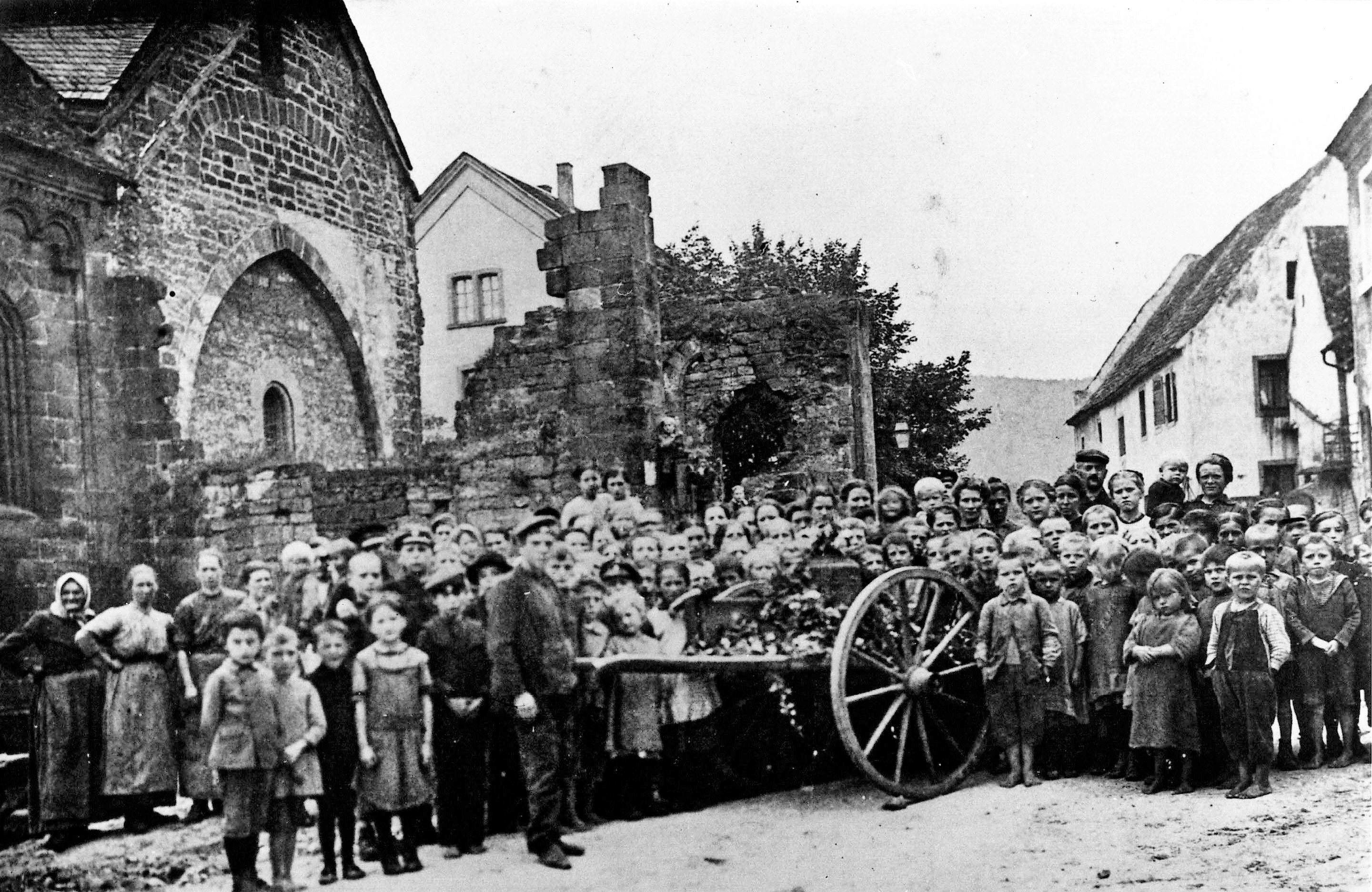 Foto-Sammlung Adolf Krapp, Ordner 9: Glocken Seebach, 1916 (Museumsgesellschaft Bad Dürkheim e.V. CC BY-NC-SA)