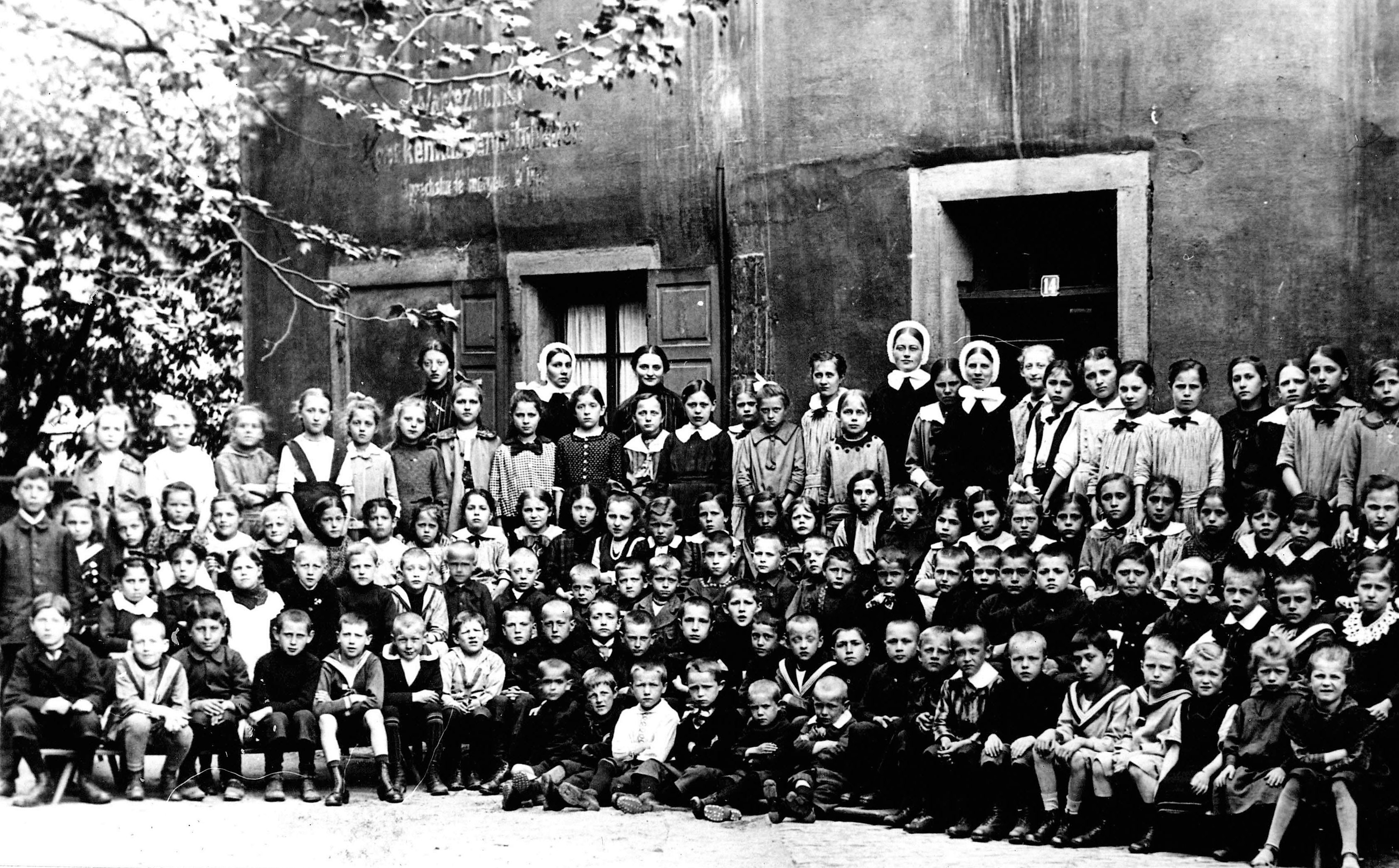 Foto-Sammlung Adolf Krapp, Ordner 9: Kinderschule, 1915 (Museumsgesellschaft Bad Dürkheim e.V. CC BY-NC-SA)